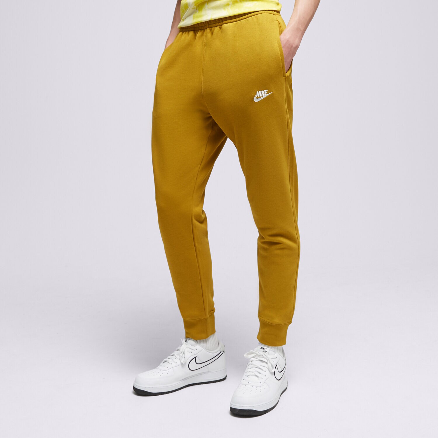 Moški hlače NIKE HLAČE NIKE SPORTSWEAR CLUB BV2679-716 gorčična