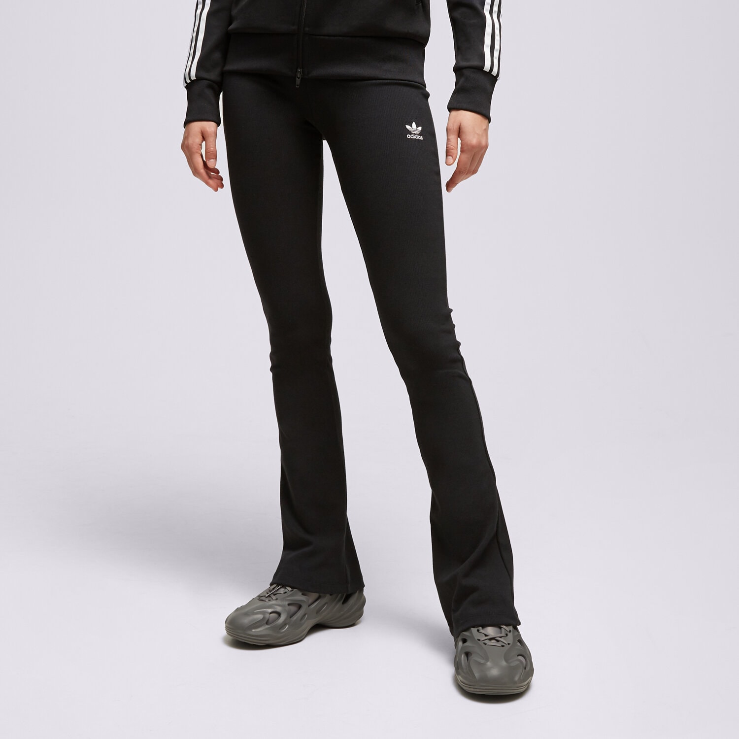 Ženske hlače ADIDAS HLAČE RIB FLARED PANT II8056 črna