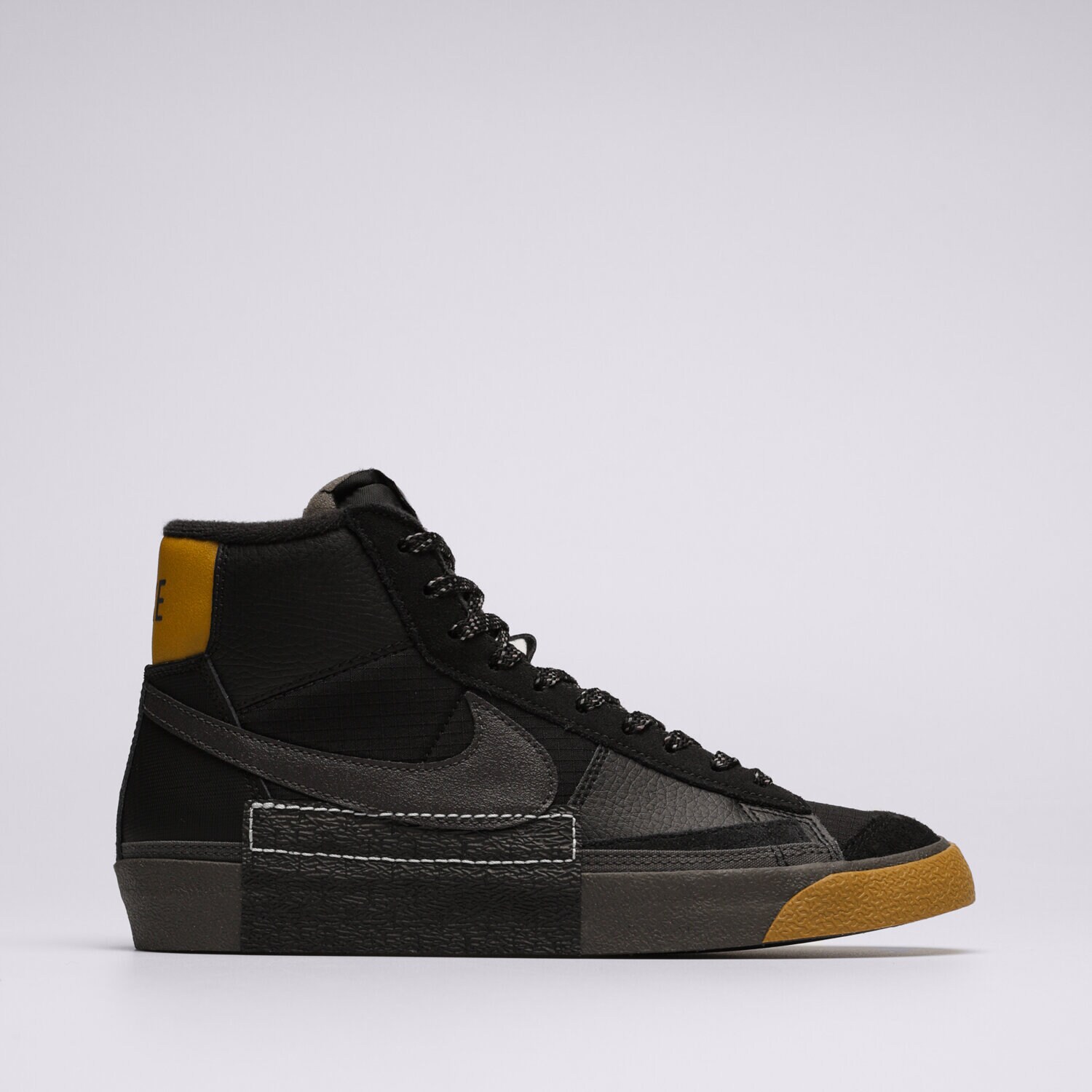 Moški superge NIKE BLAZER MID PRO CLUB FB8891-001 črna