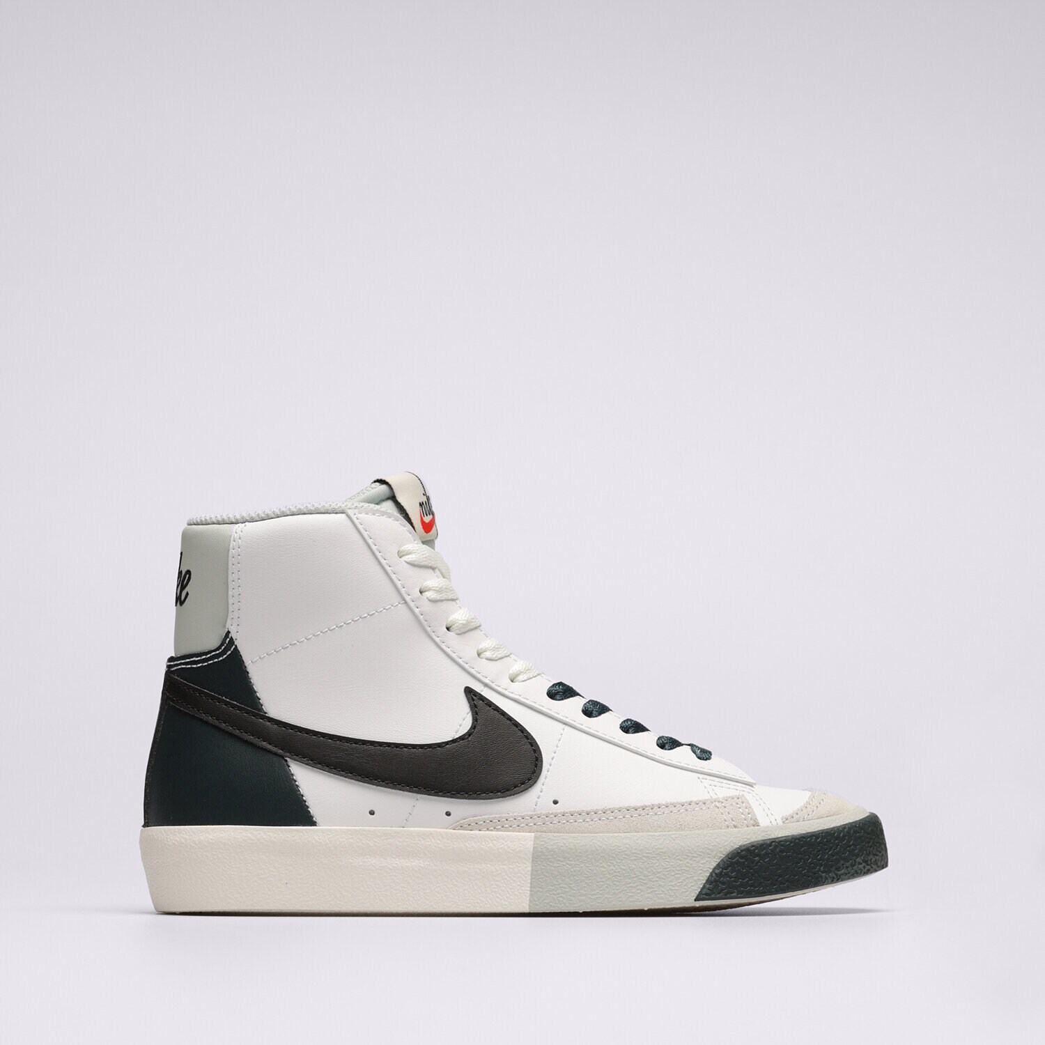 Otroški superge NIKE BLAZER MID '77 SE FN6937-101 bela