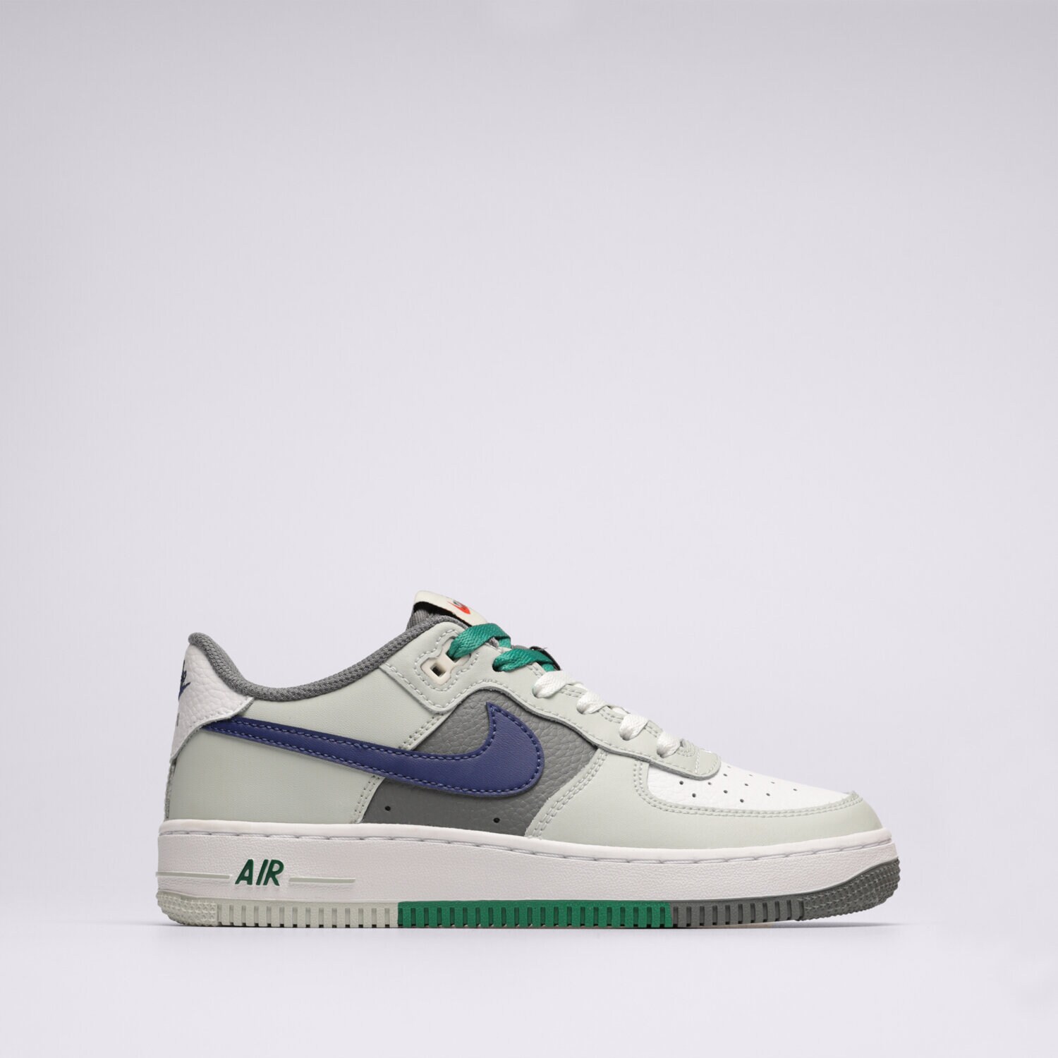 Otroški superge NIKE AIR FORCE 1 LV8 1 FB9035-001 siva