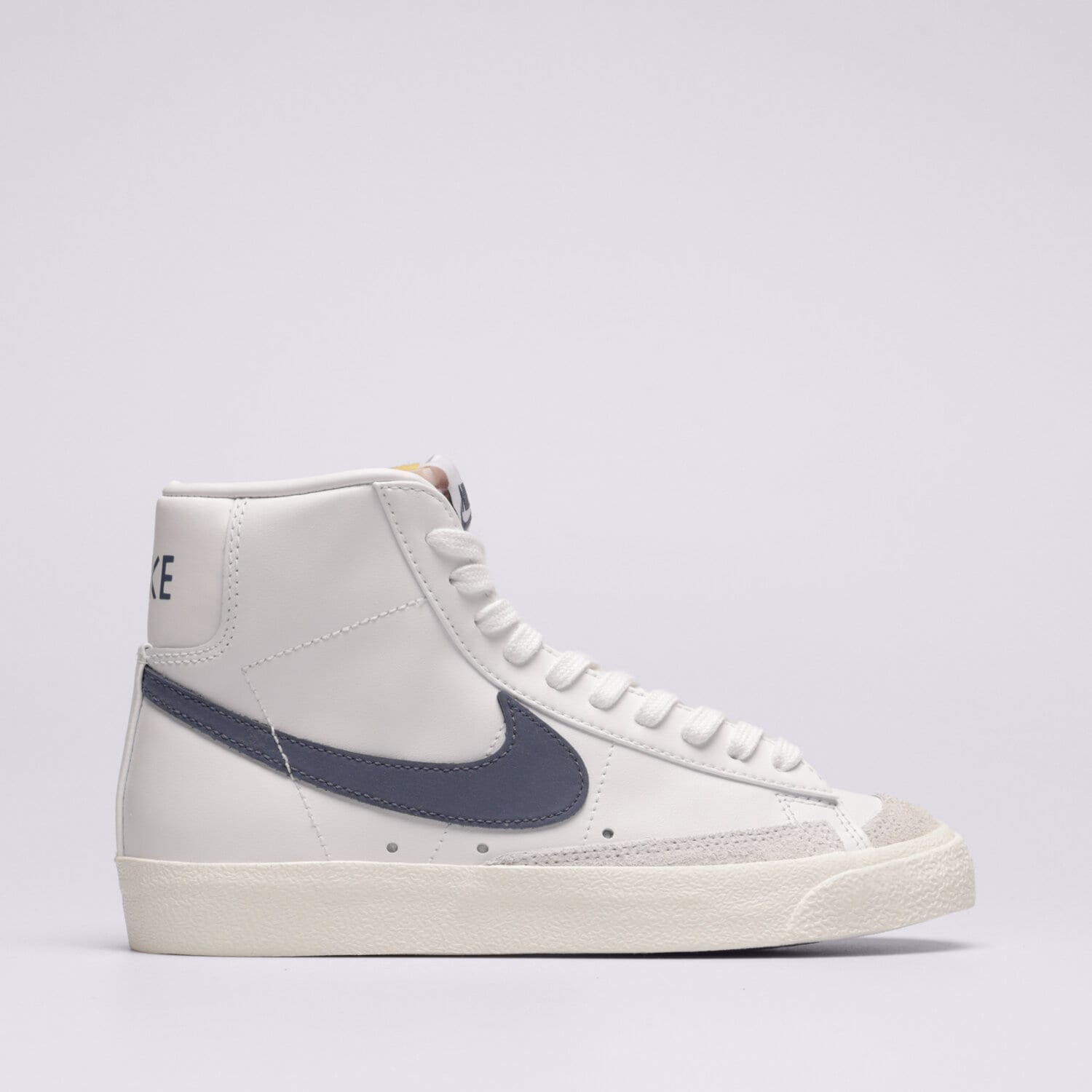 Ženske superge NIKE W BLAZER MID '77 CZ1055-125 bela
