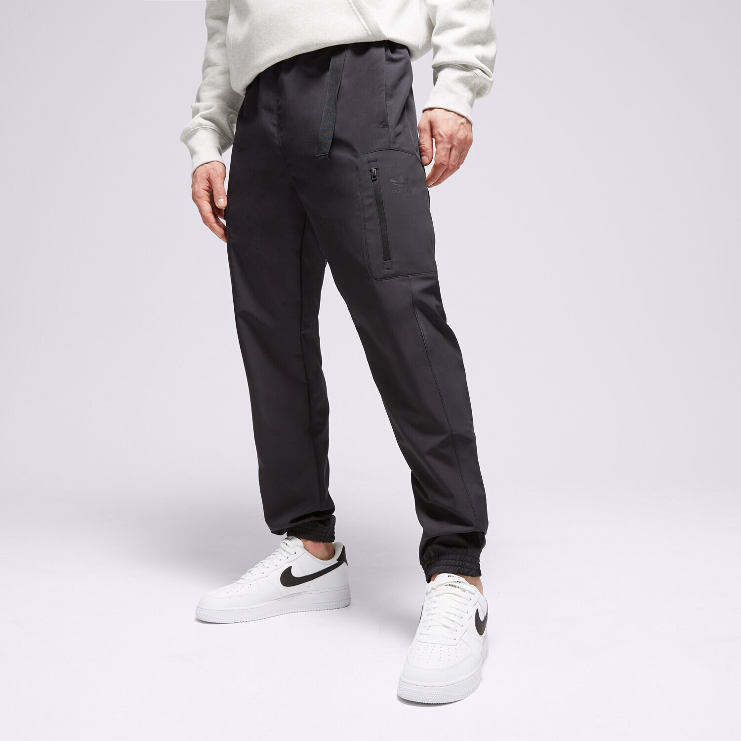 Moški hlače ADIDAS HLAČE UTILITY PANTS IR9442 črna