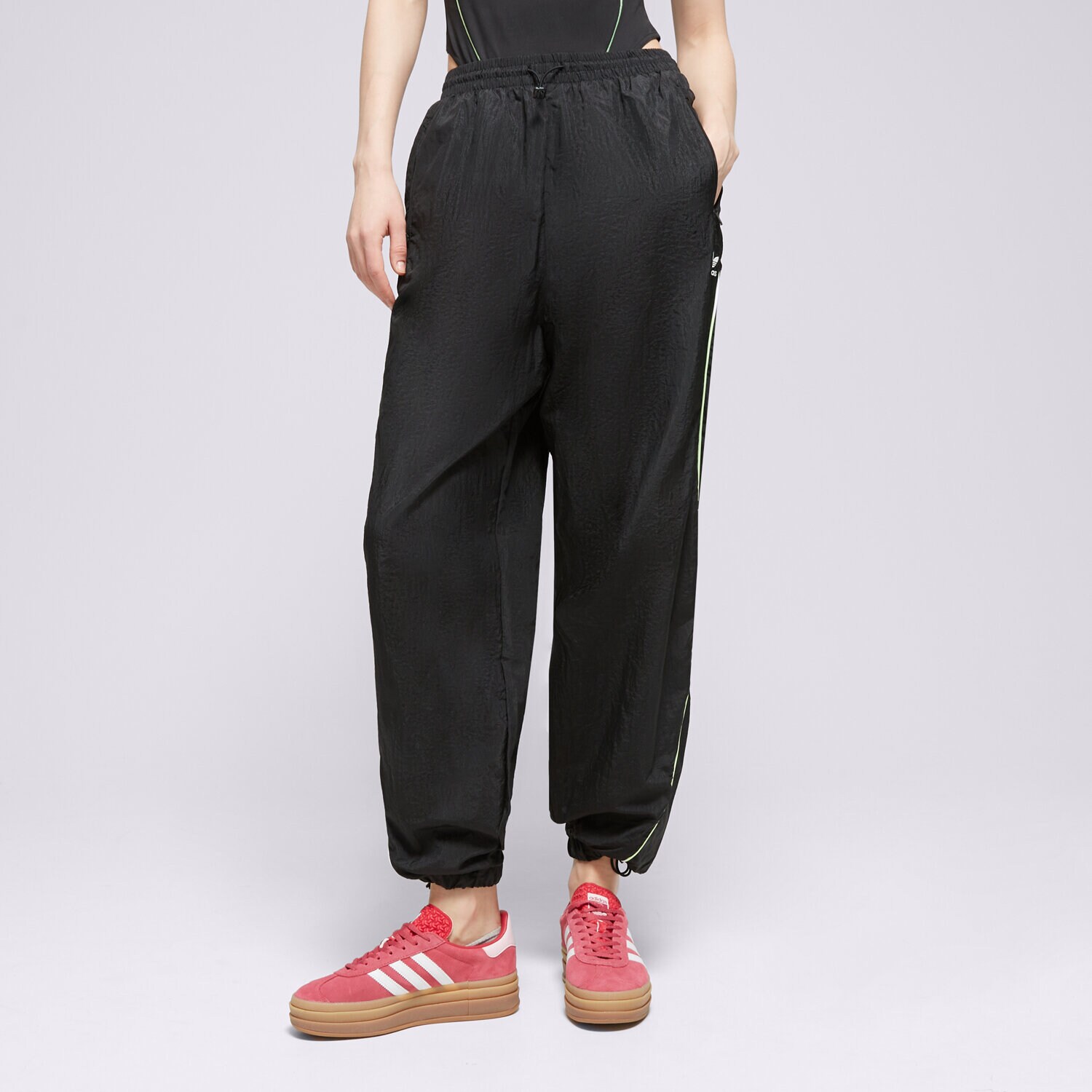 Ženske hlače ADIDAS HLAČE FR PARACHT PANT IT9698 črna