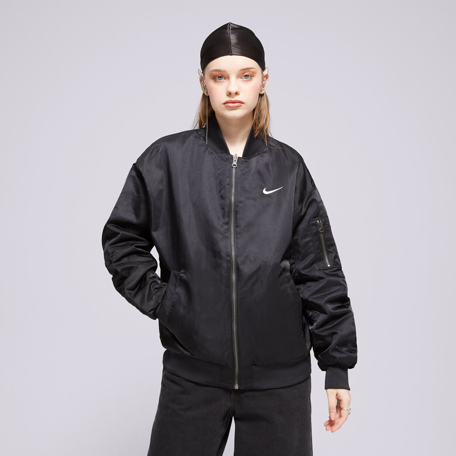 Ženska jakna za prehodni čas NIKE JAKNA W NSW NIKE VRSTY BMBR JKT DV7876-010 črna