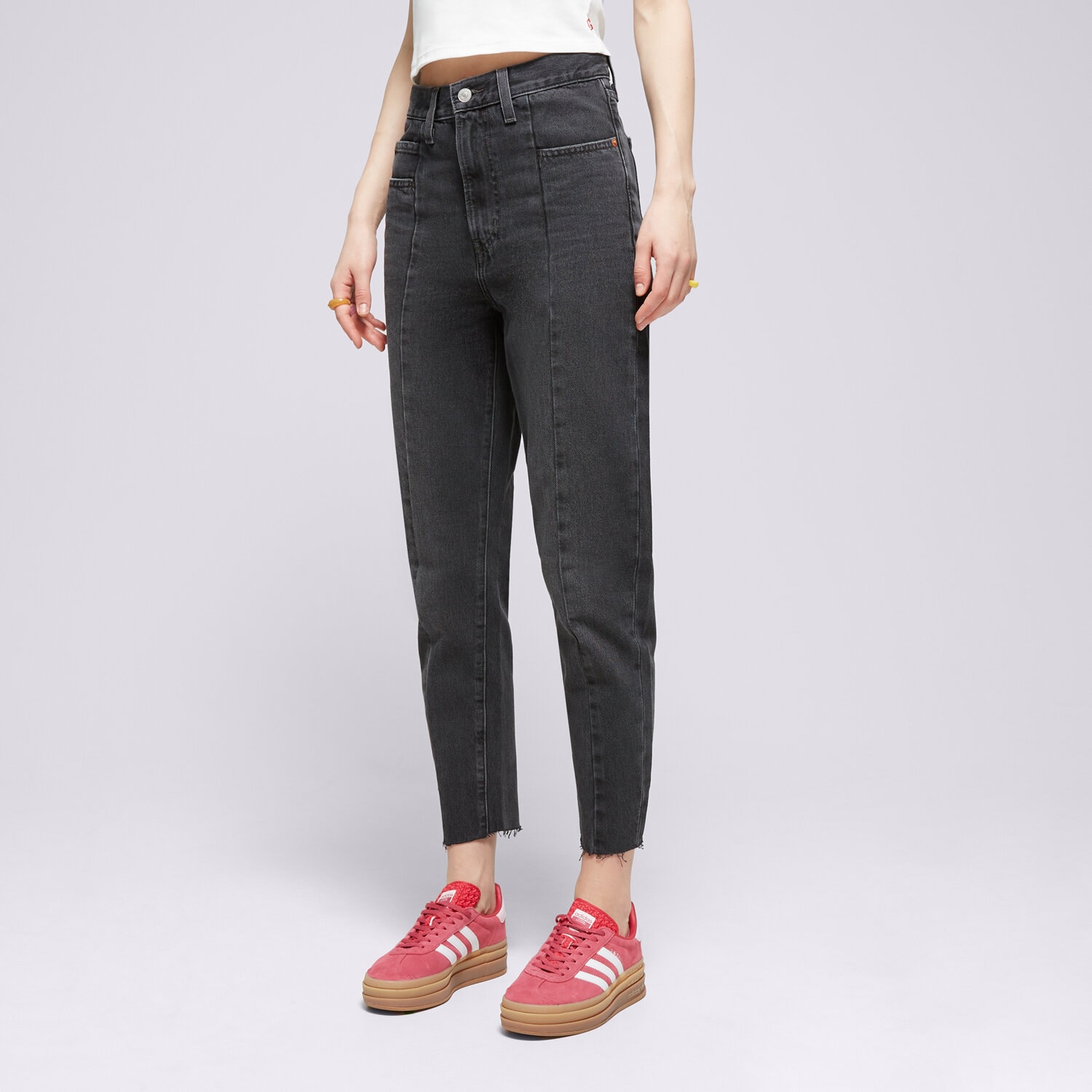 Ženske hlače LEVI'S HLAČE HW MOM JEAN ALTERED BLACKS A7466-0000 siva