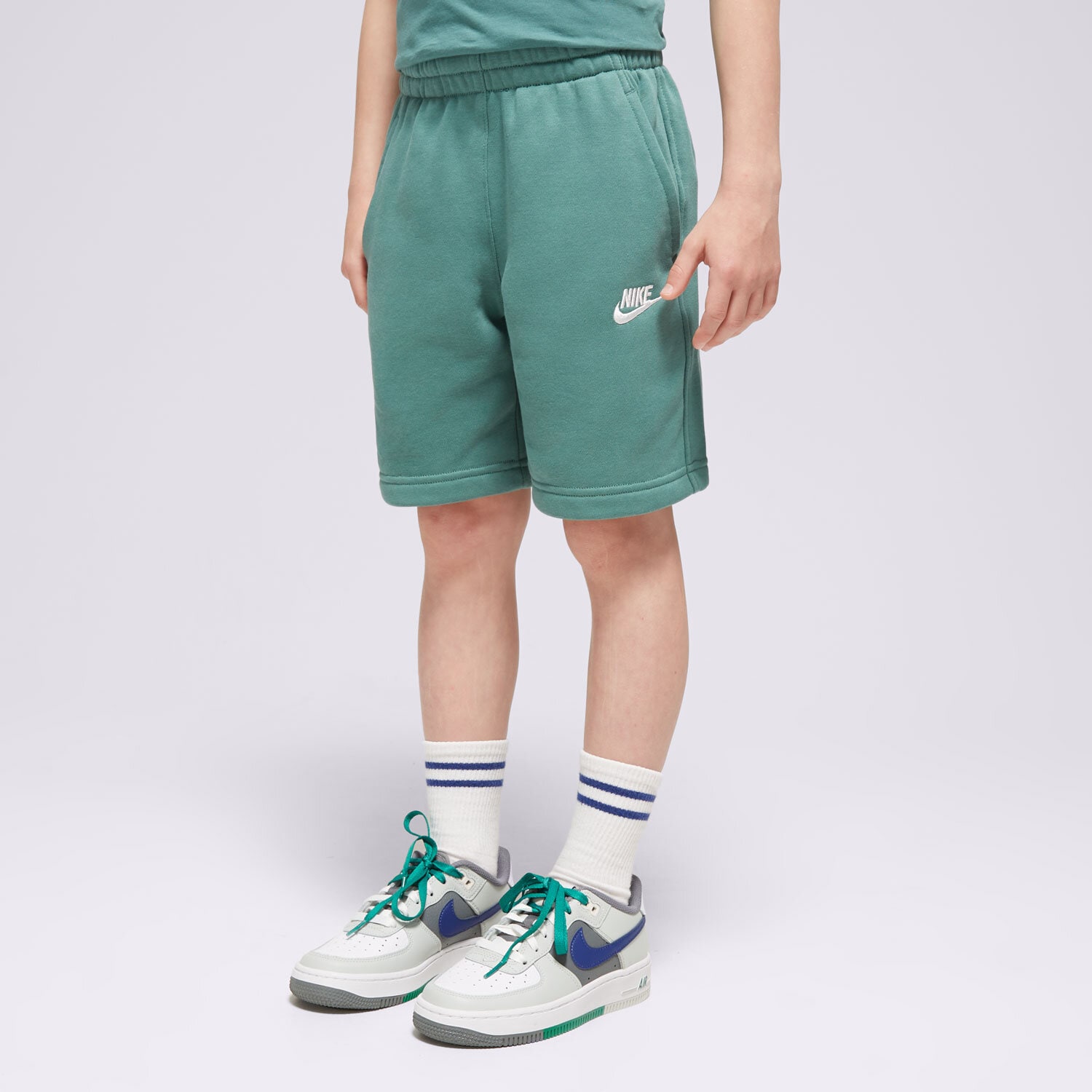 Otroški kratke hlače in obleke NIKE KRATKE HLAČE NIKE SPORTSWEAR CLUB FLEECE BOY FD3015-361 zelena