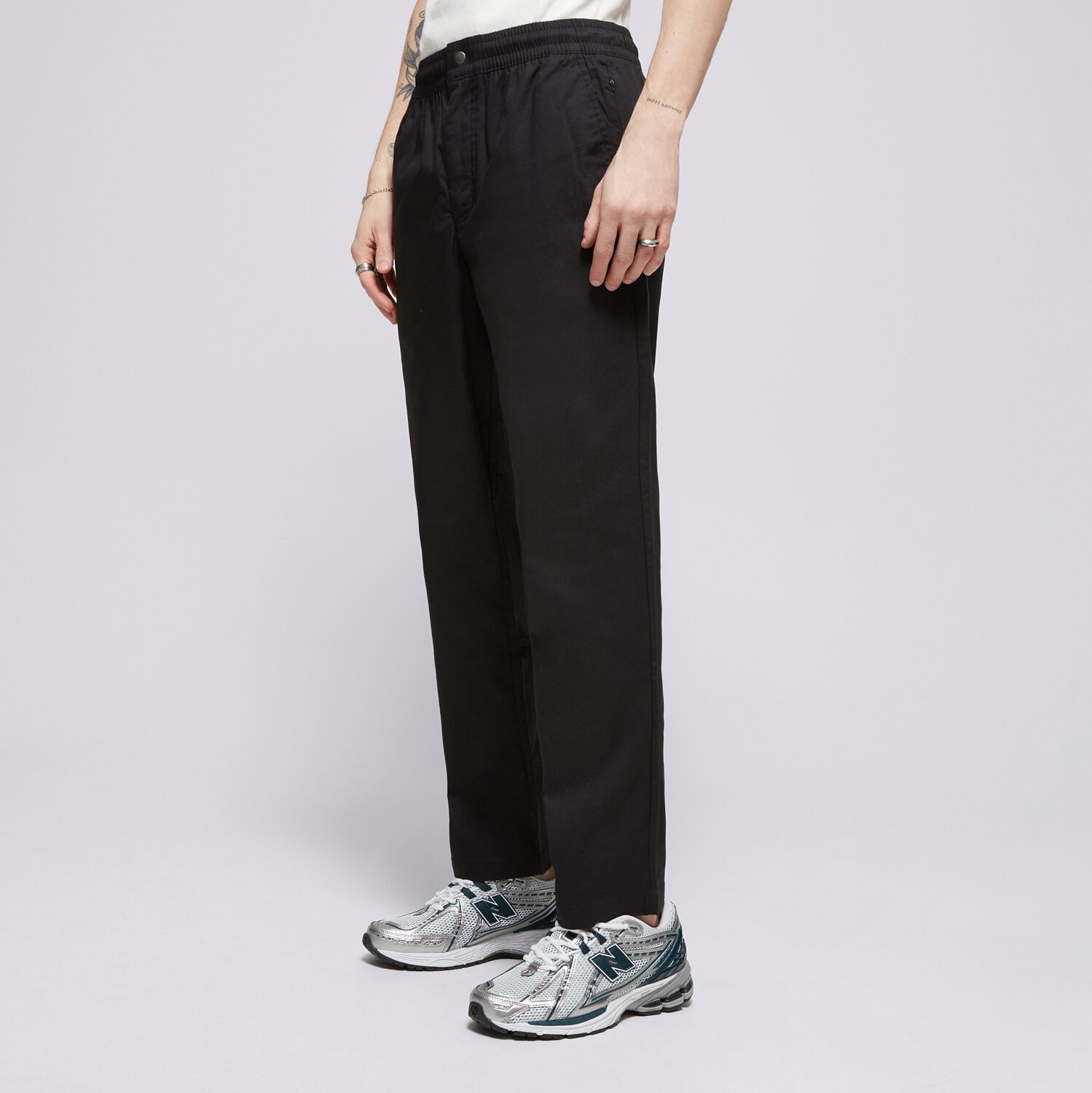 Moški hlače NEW BALANCE HLAČE ICON TWILL TAPERED MP41575BK črna