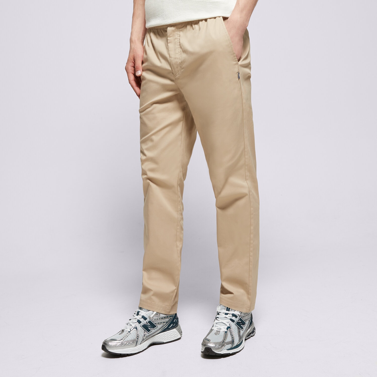 Moški hlače NEW BALANCE HLAČE ICON TWILL TAPERED MP41575SOT bež