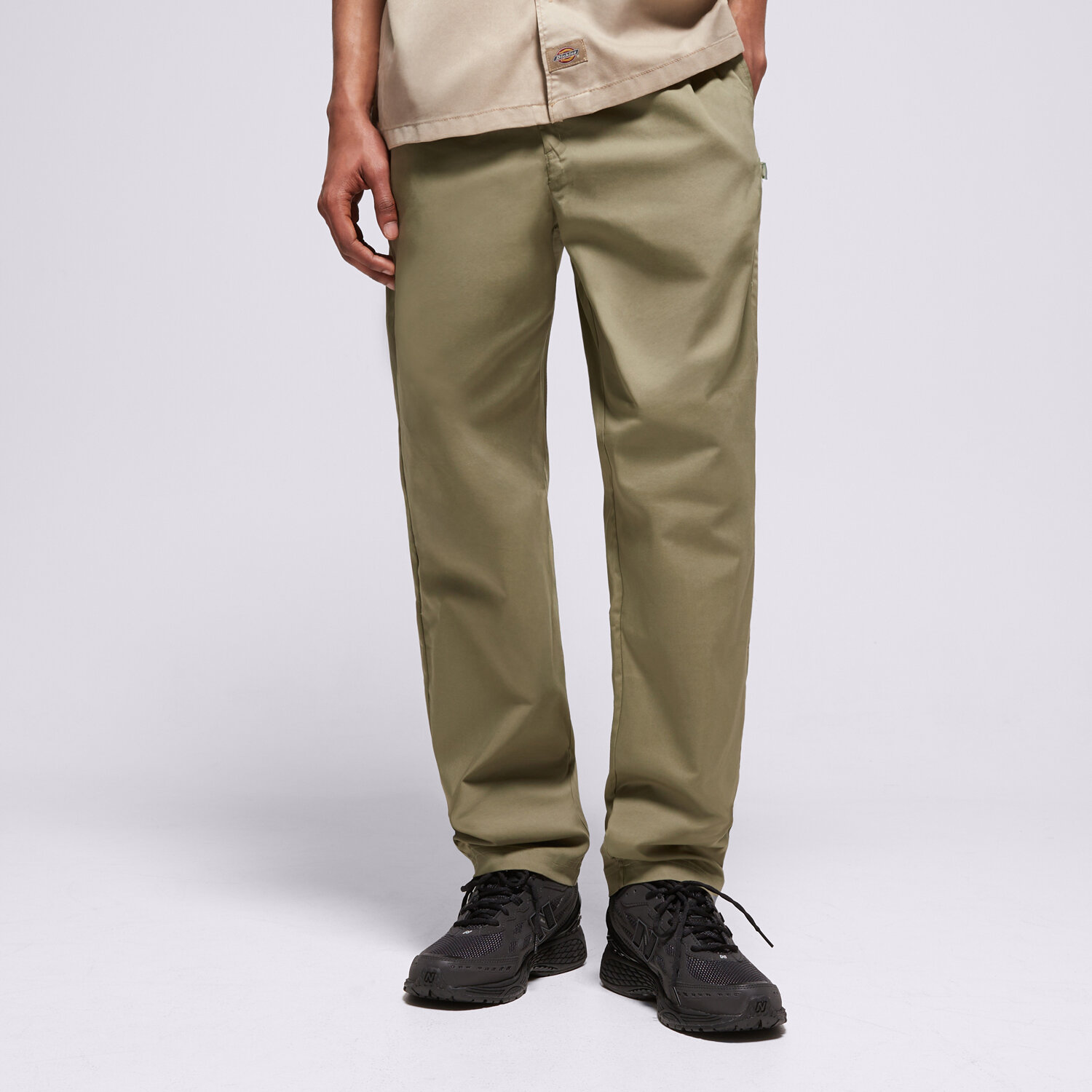 Moški hlače NEW BALANCE HLAČE ICON TWILL TAPERED MP41575DEK kaki
