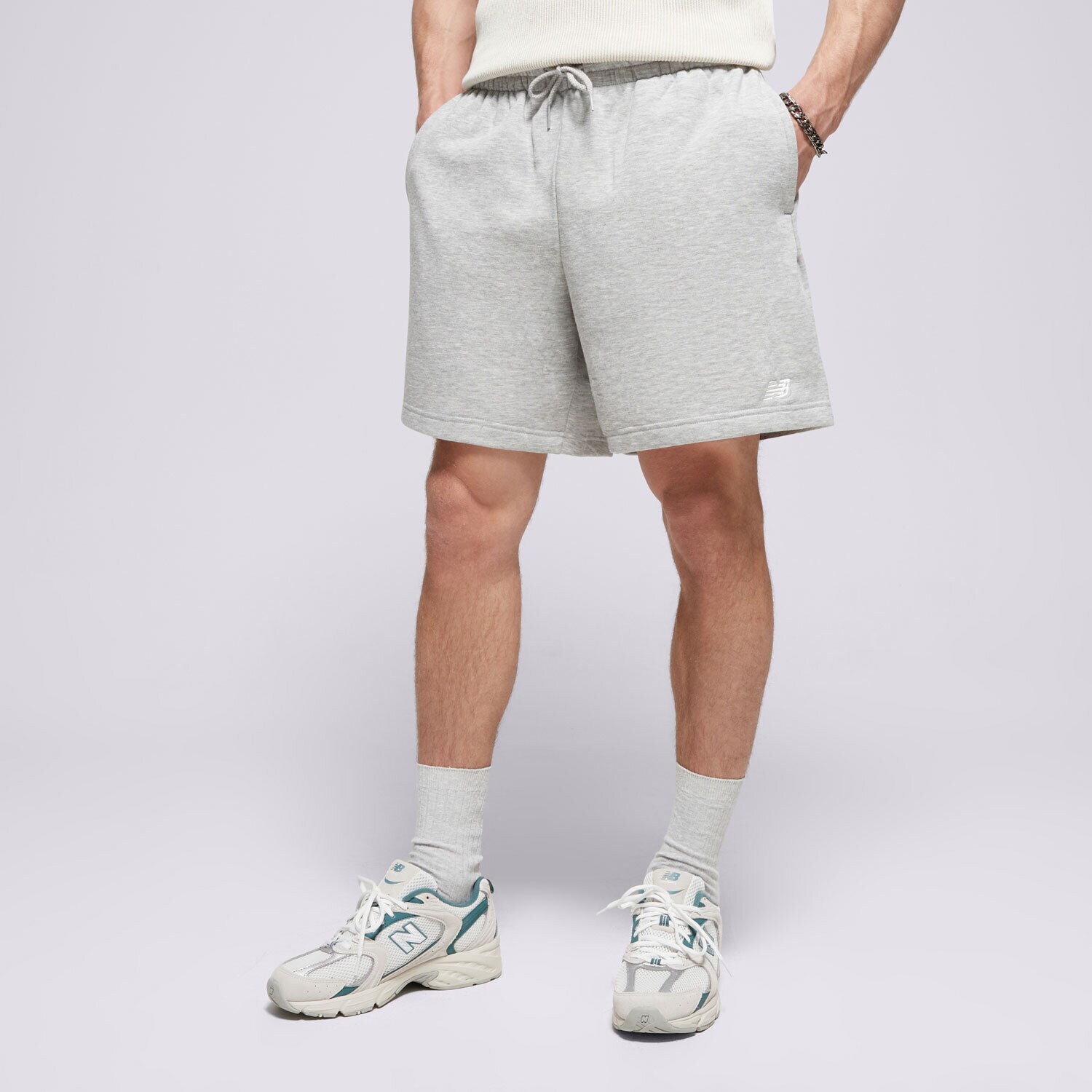 Moški kratke hlače NEW BALANCE KRATKE HLAČE SPORT ESSENTIALS MS41520AG siva