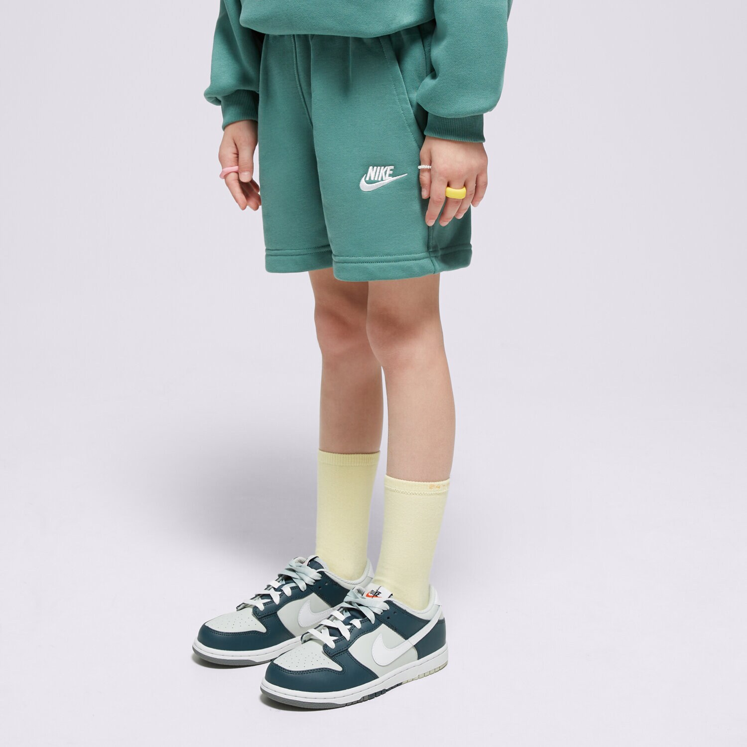 Otroški kratke hlače in obleke NIKE KRATKE HLAČE SPORTSWEAR CLUB FLEECE GIRL FD2919-361 zelena