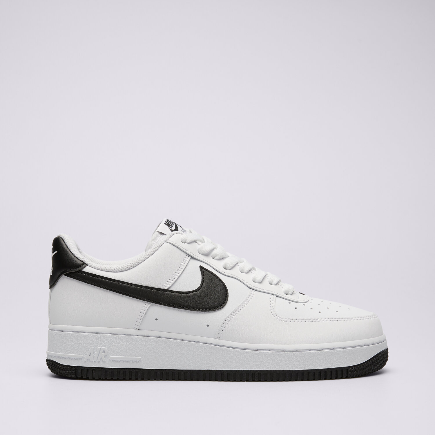 Moški superge NIKE AIR FORCE 1 '07  FQ4296-101 bela