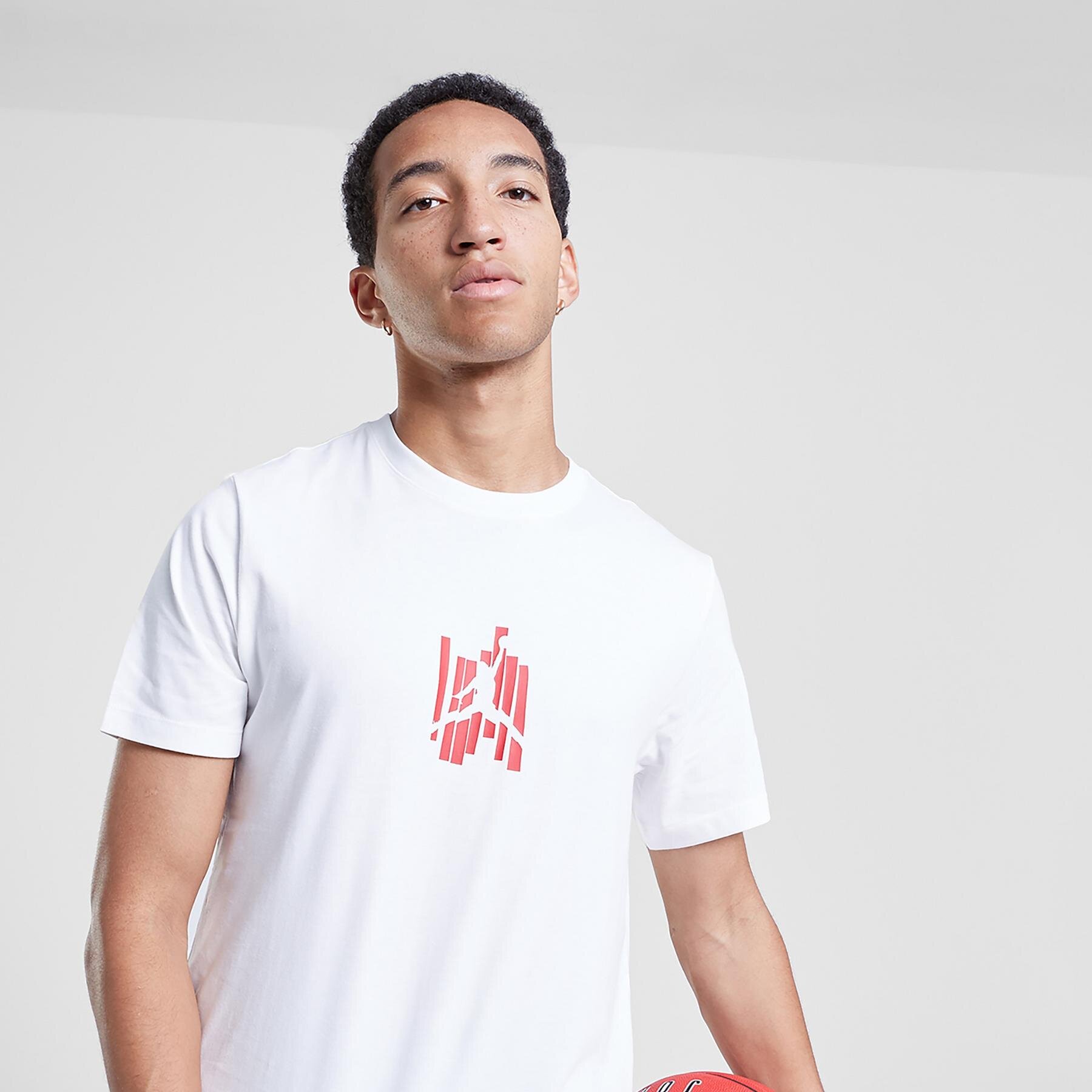 Moška majica s kratkimi rokavi JORDAN T-SHIRT M J BRAND GFX SS CREW FD7025-100 bela