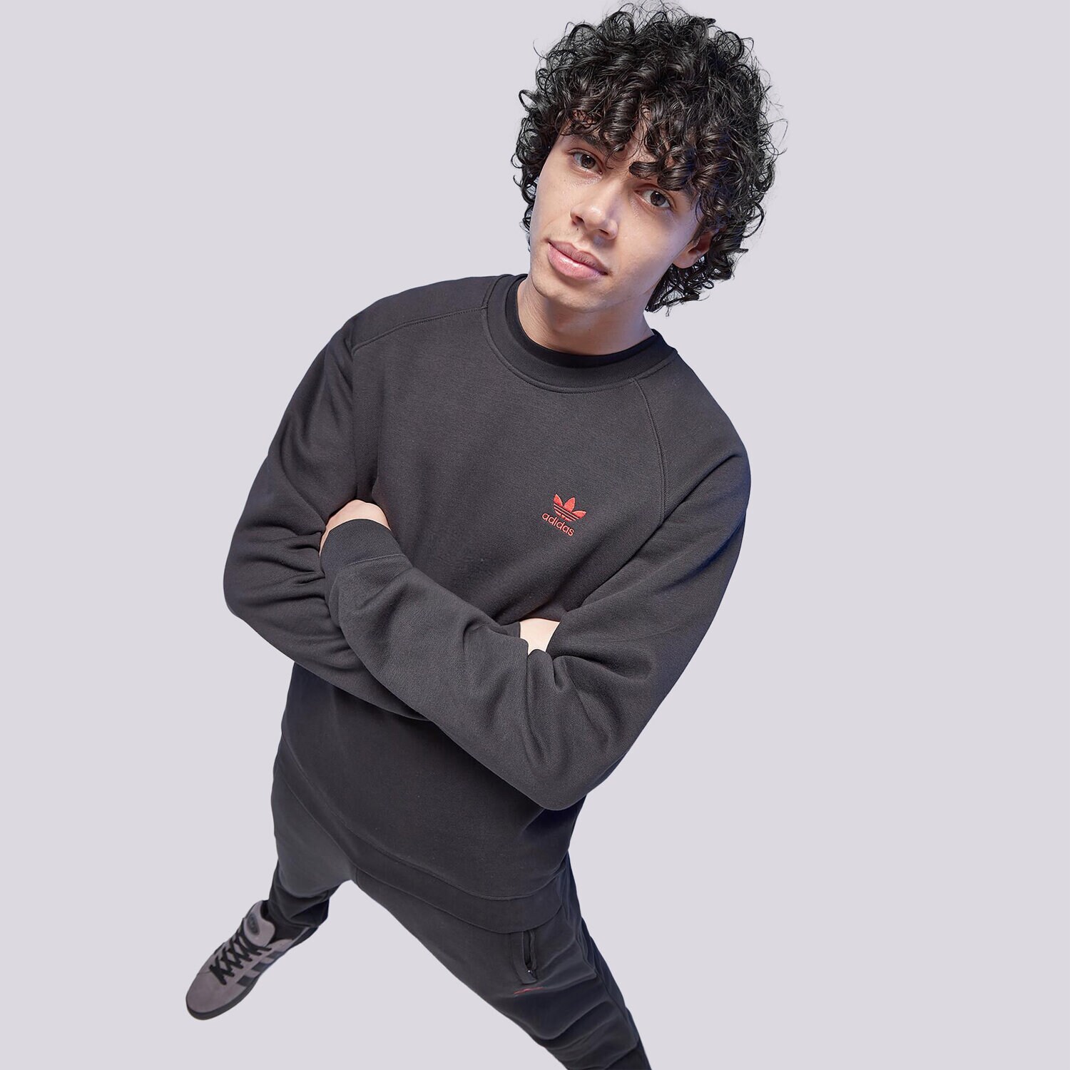 Moški pulover ADIDAS JOPICA ESSENTIAL CREW ORIGINALS CORE IZ0015 črna