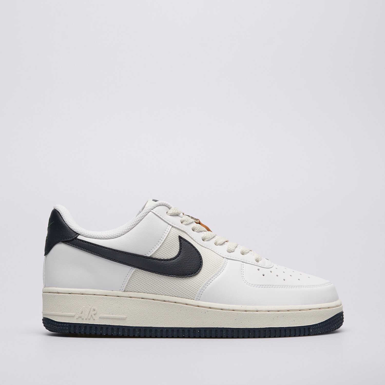 Moški superge NIKE AIR FORCE 1 '07 NN HF4298-100 bela