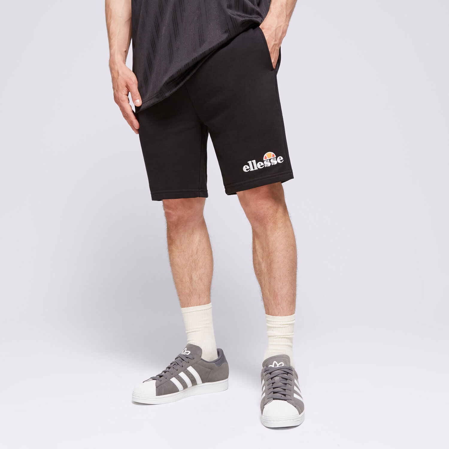 Moški kratke hlače ELLESSE KRATKE HLAČE SILVAN FLEECE SHORT BLK SHF09162011 črna