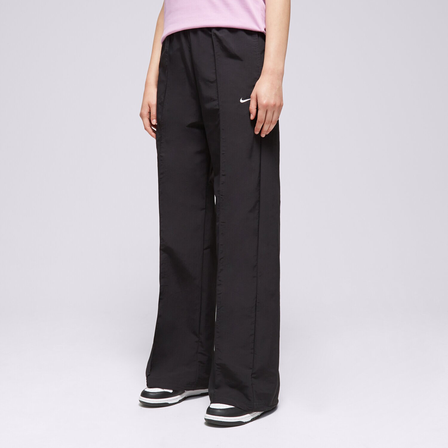 Ženske hlače NIKE HLAČE W NSW TREND WVN MR PANT FQ3588-010 črna