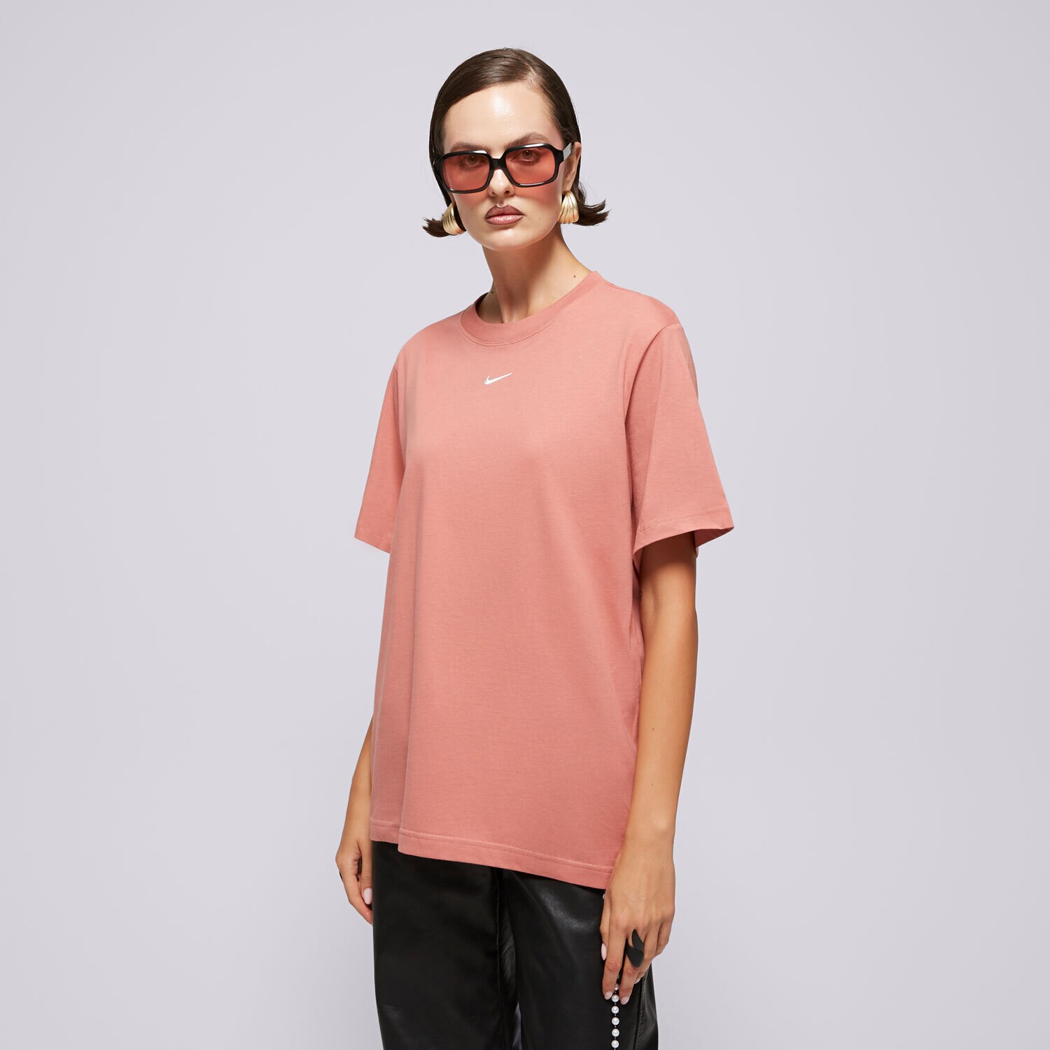 Ženska majica s kratkimi rokavi NIKE T-SHIRT W NSW TEE ESSNTL LBR FD4149-634 koralna