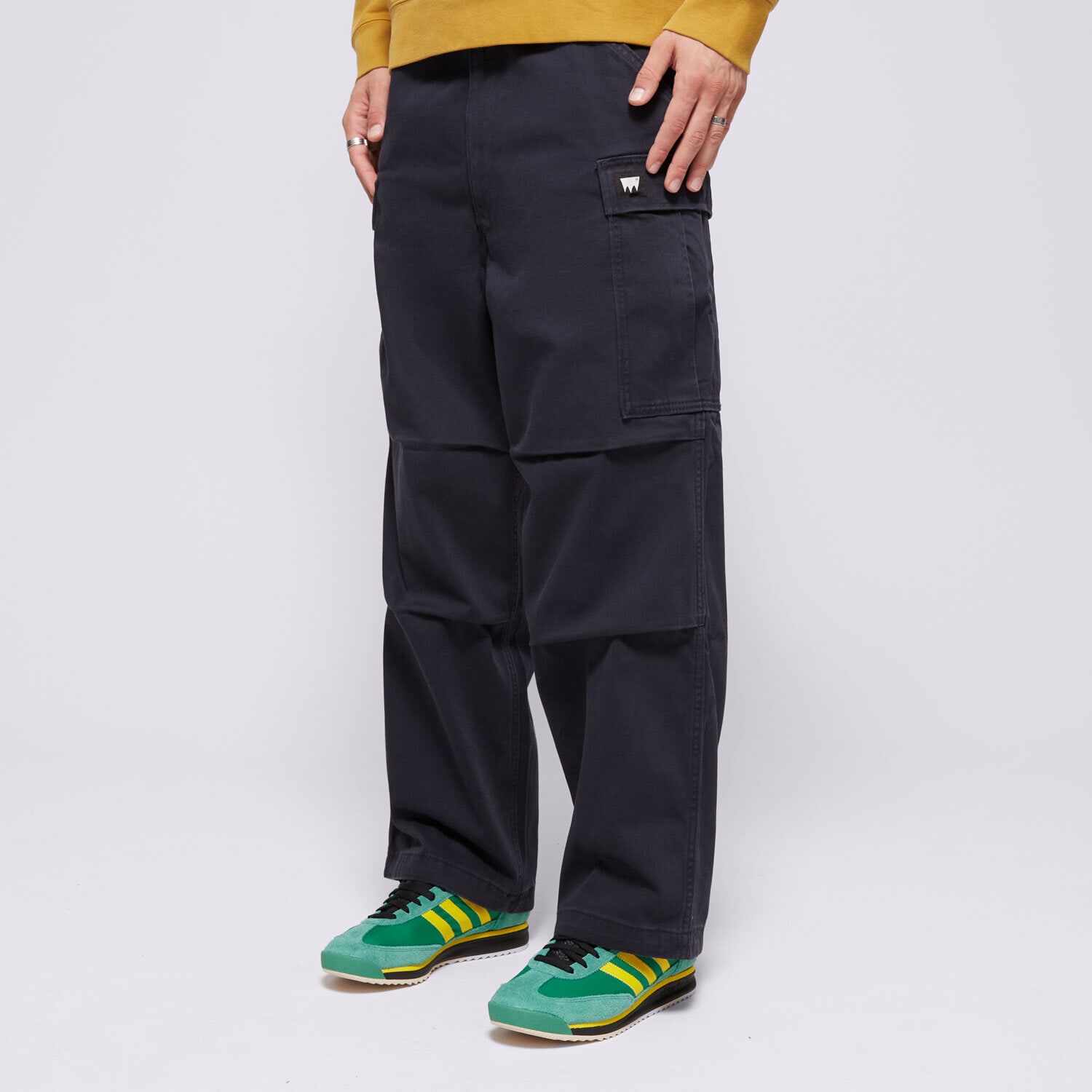 Moški hlače LEVI'S HLAČE SKATE LOOSE CARGO BLACKS A9132-0002 črna