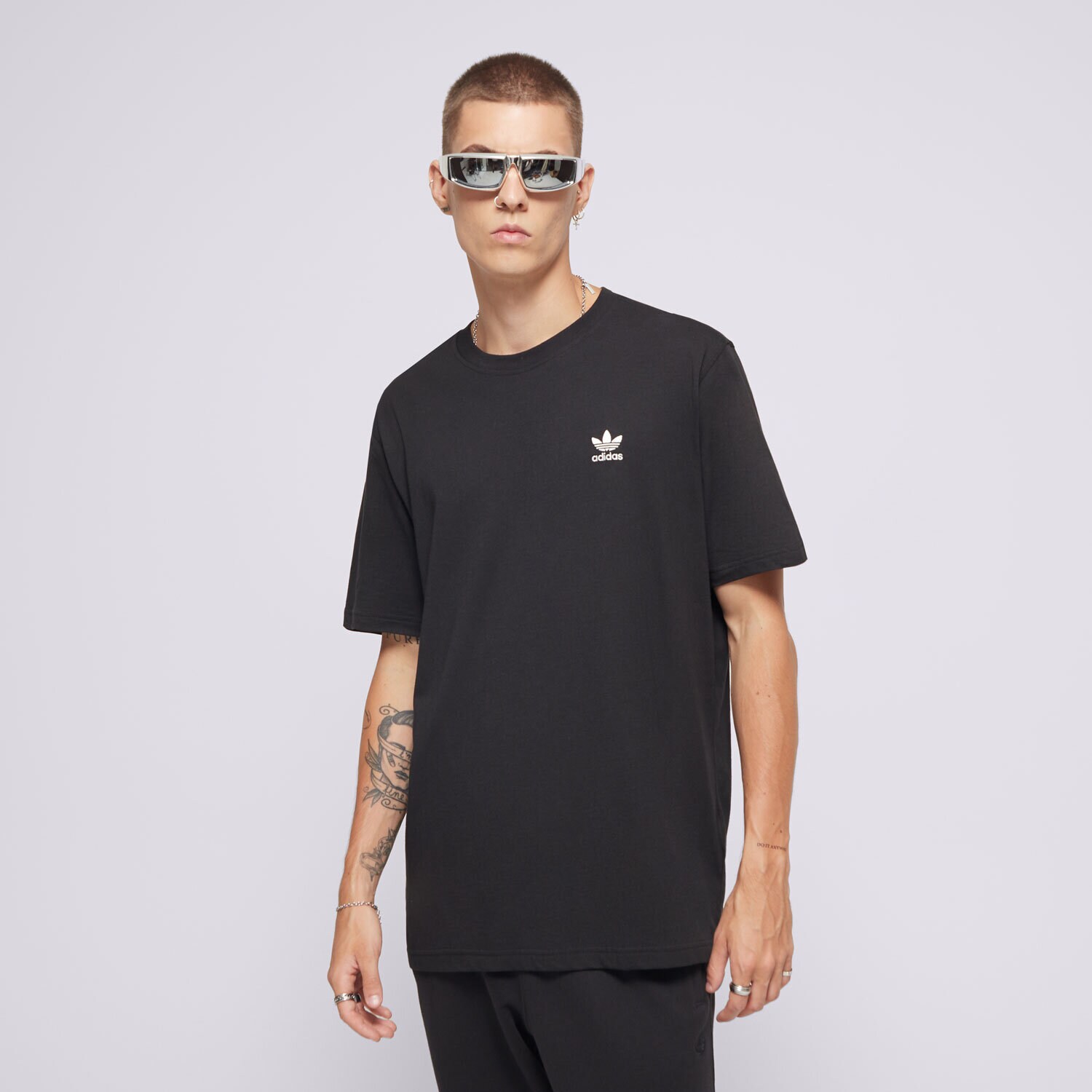 Moška majica s kratkimi rokavi ADIDAS T-SHIRT ESS TEE IW5787 črna