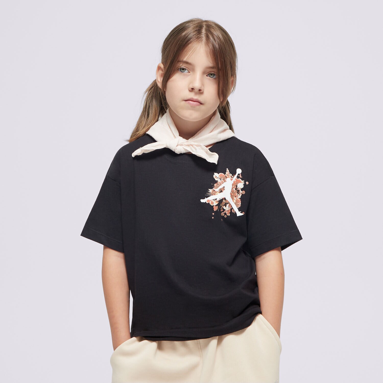 Otroška majica s kratkimi rokavi JORDAN T-SHIRT JDG FLORAL JUMPMAN SS TEE GIRL 45D450-023 črna
