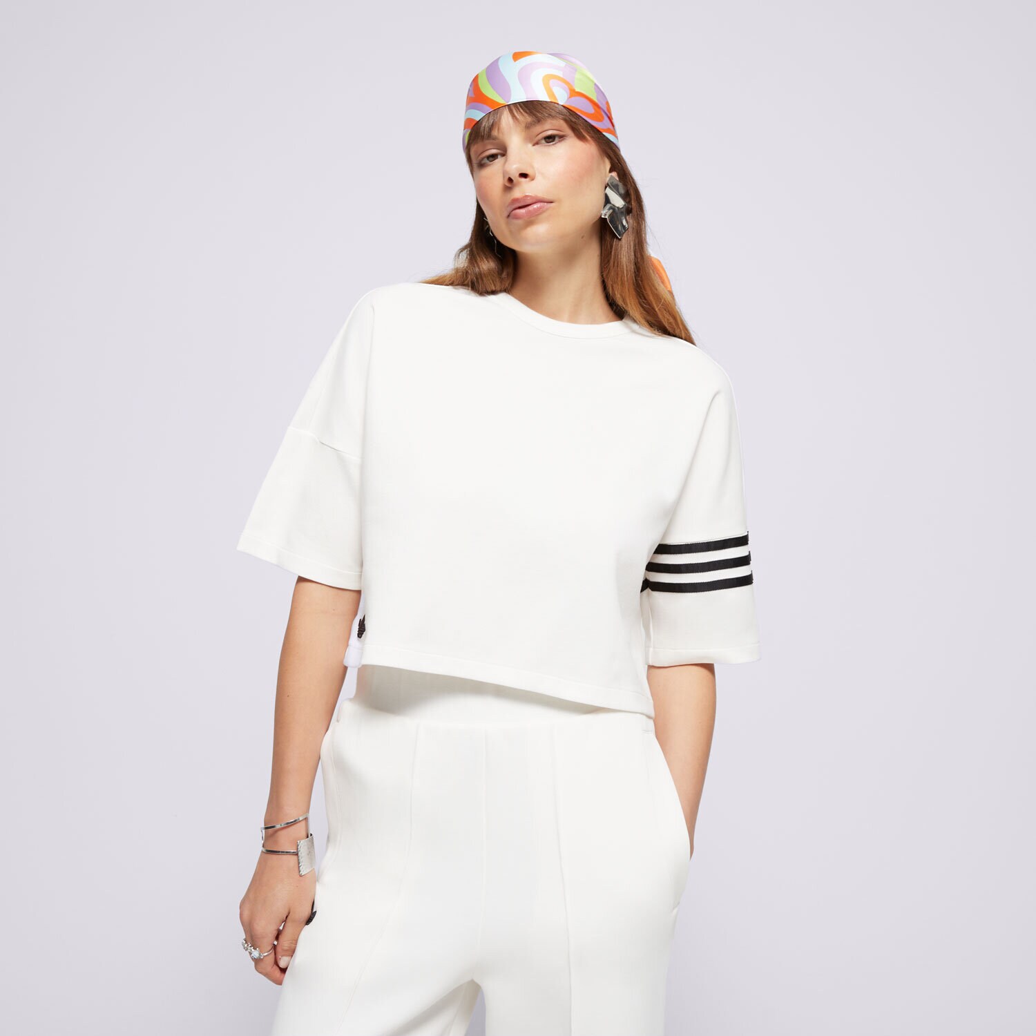Ženska majica s kratkimi rokavi ADIDAS T-SHIRT NEUCL TEE IX9876 bela