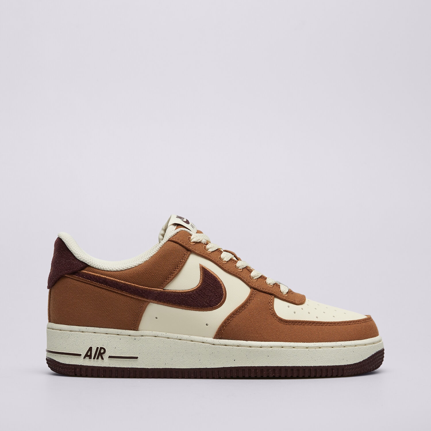 Moški superge NIKE AIR FORCE 1 '07 LV8 FQ8713-200 rjava