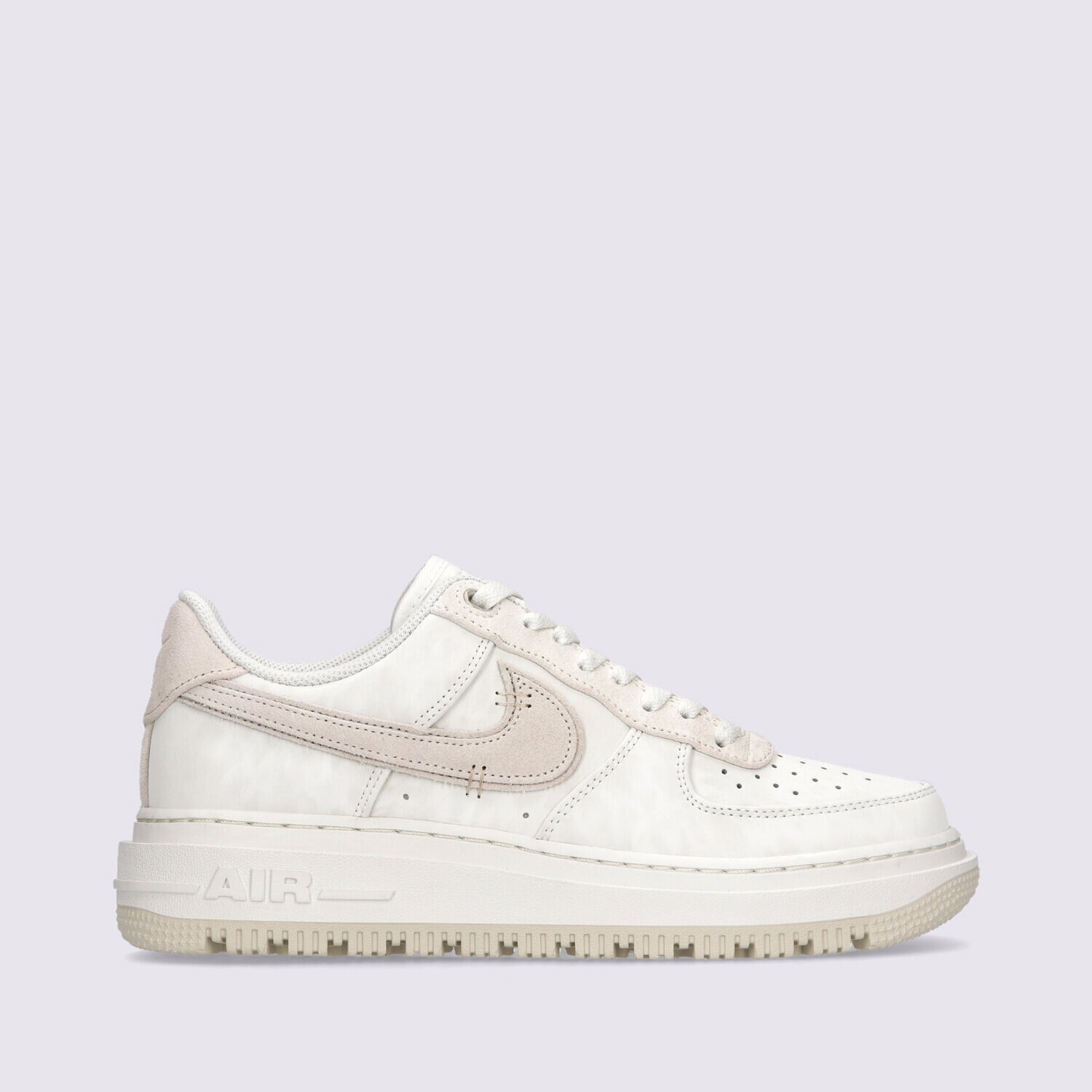 Moški superge NIKE AIR FORCE 1 LUXE DD9605-100 bela