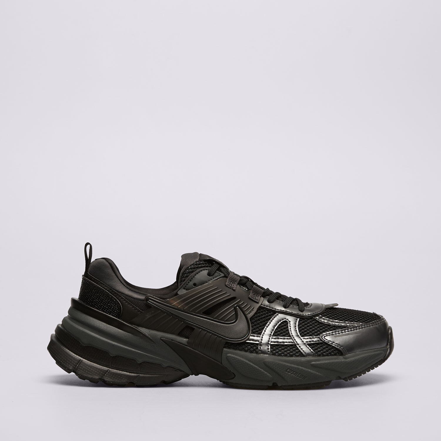 Moški superge NIKE V2K RUN  HJ4497-001 črna