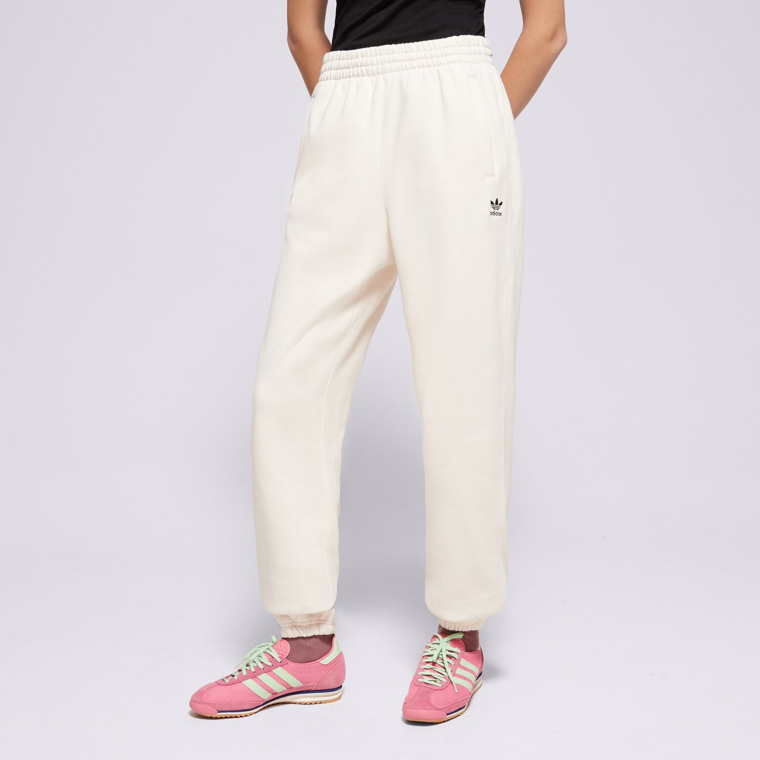 Ženske hlače ADIDAS HLAČE ESS JOGGERS IY9635 bela