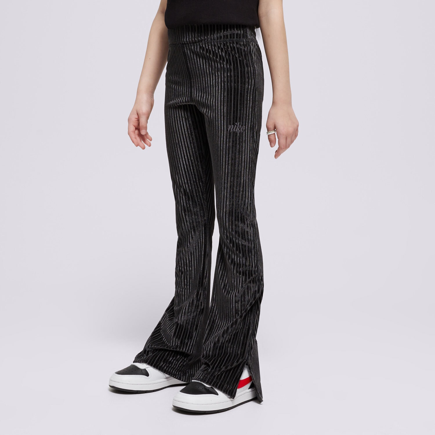 Otroški hlače NIKE HLAČE G NSW TGHT FLARE COZY RIB GIRL HF4387-010 črna