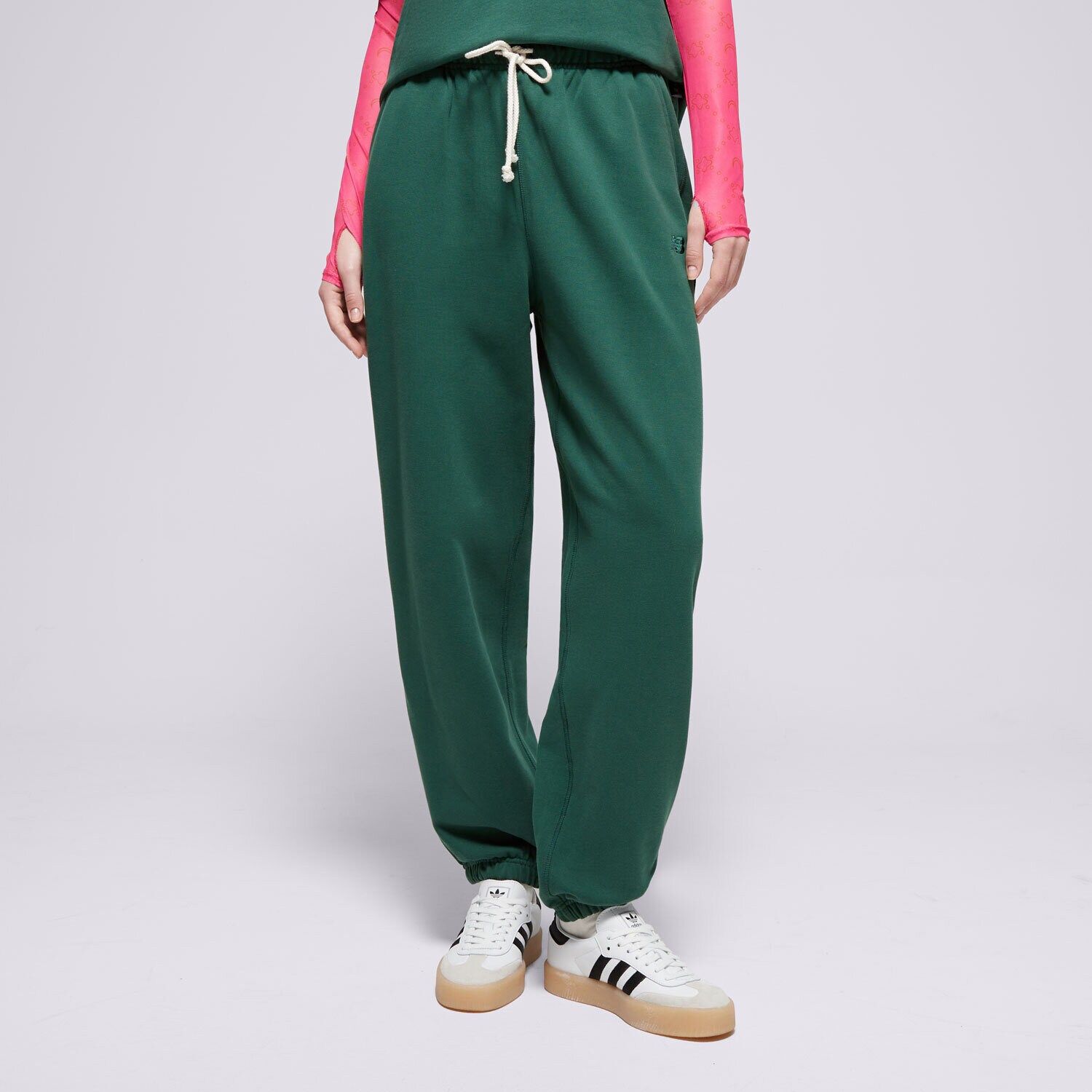 Ženske hlače NEW BALANCE HLAČE ATHLETICS FRENCH TERRY JOGGER WP41513NWG zelena