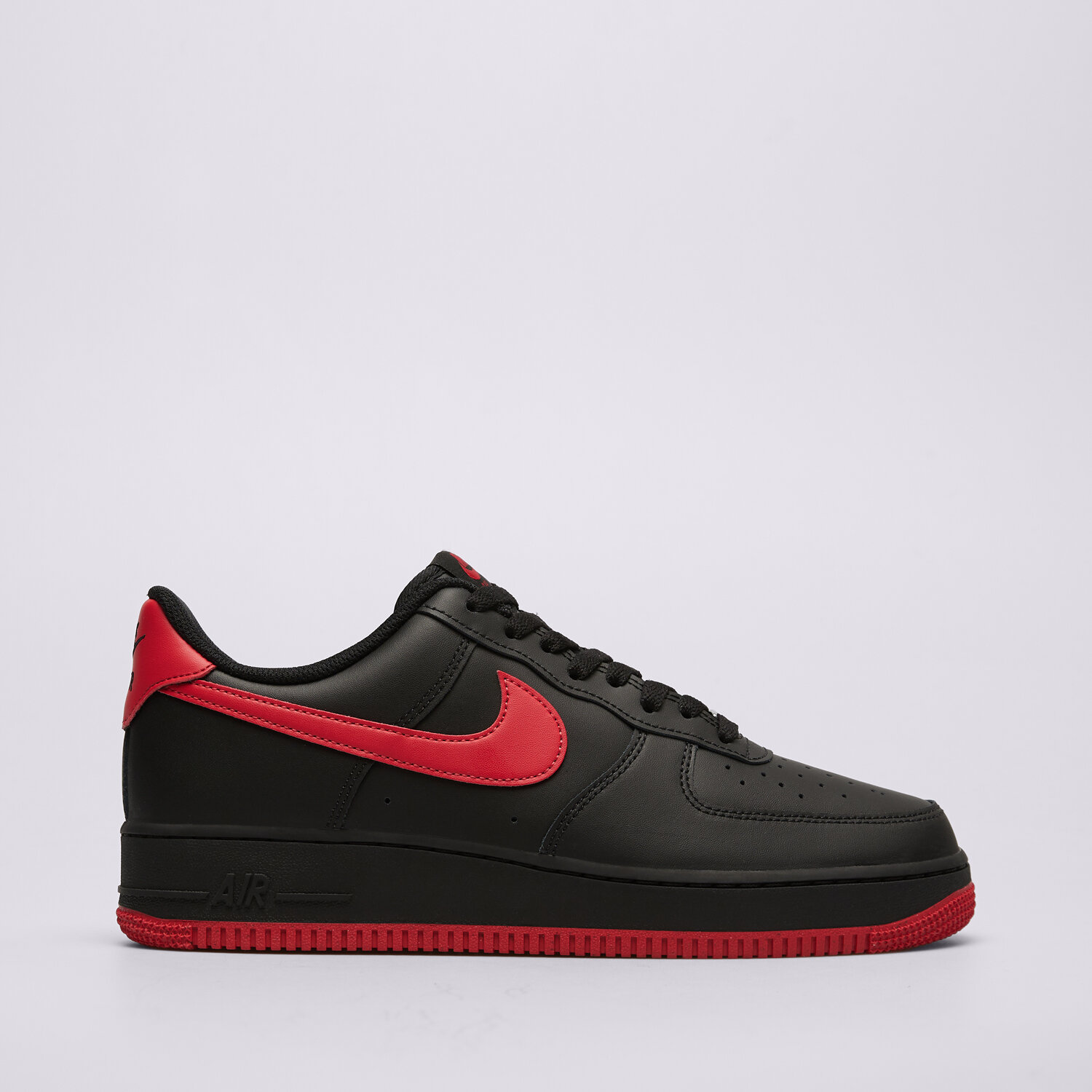 Moški superge NIKE AIR FORCE 1 '07  FJ4146-002 rdeča
