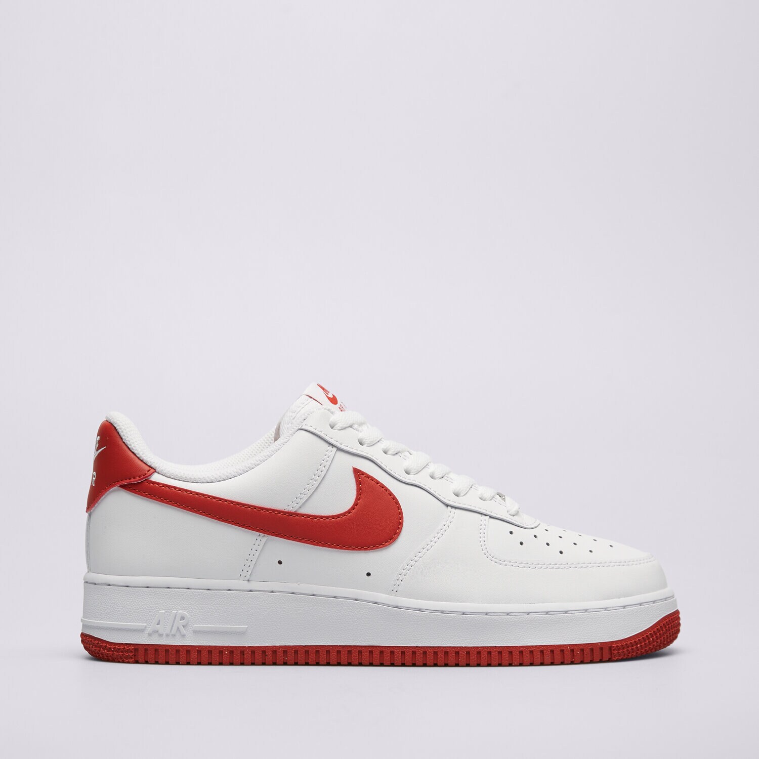Moški superge NIKE AIR FORCE 1 '07  FJ4146-106 bela