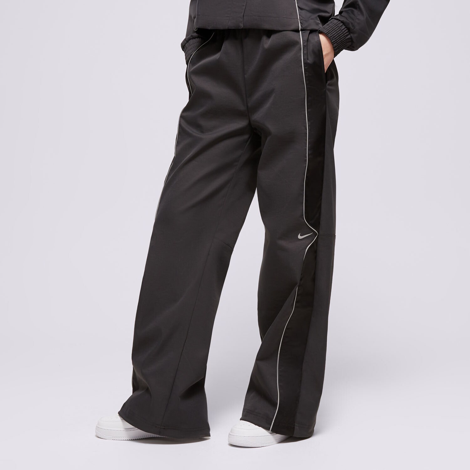 Ženske hlače NIKE HLAČE W NSW WVN PNT SW HQ3751-010 črna
