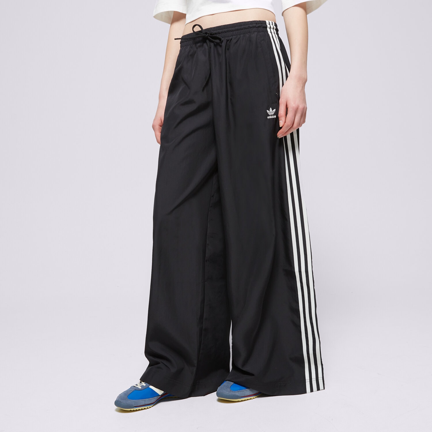 Ženske hlače ADIDAS HLAČE OVERSIZED TP JD3390 črna