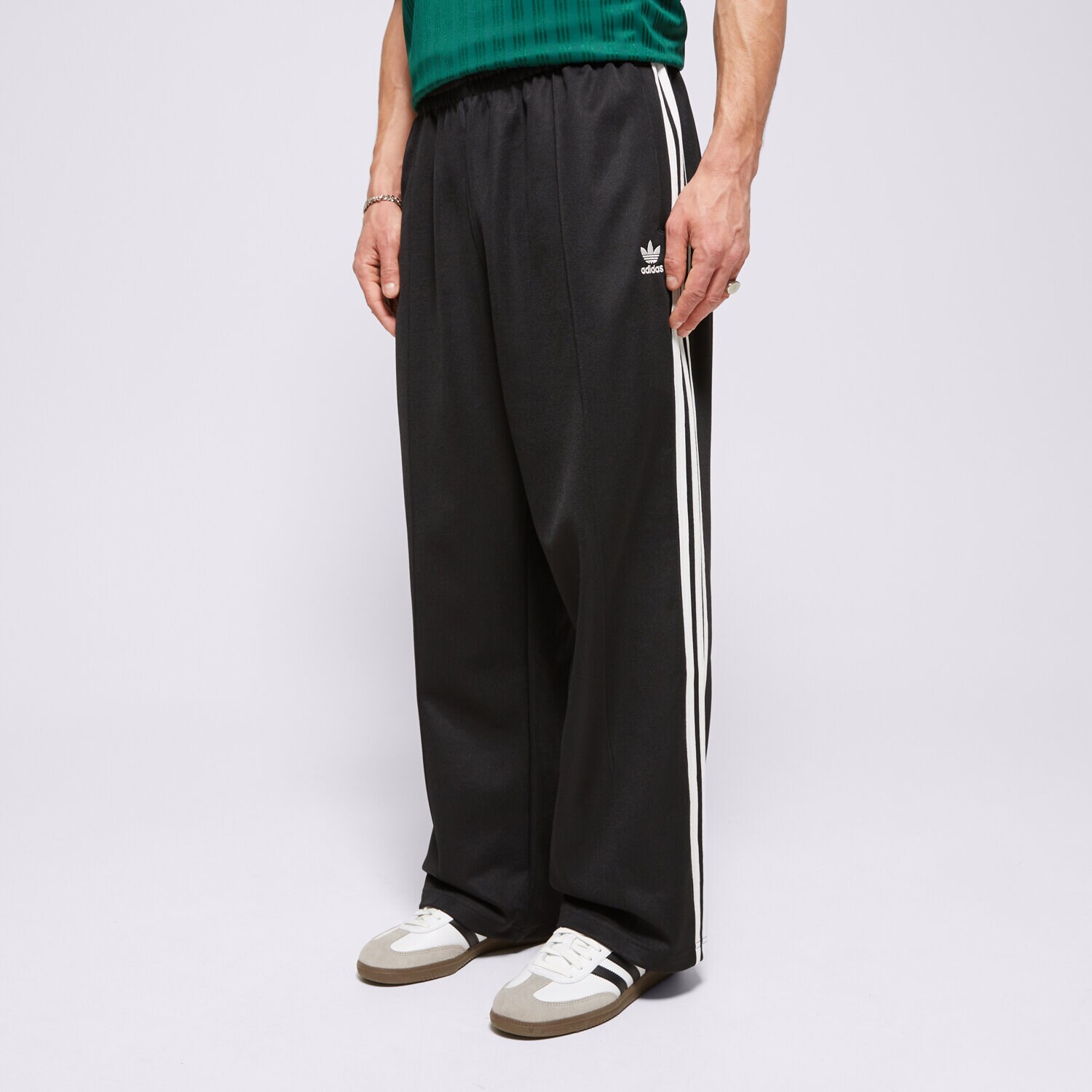 Moški hlače ADIDAS HLAČE BAGGY TP IZ4801 črna