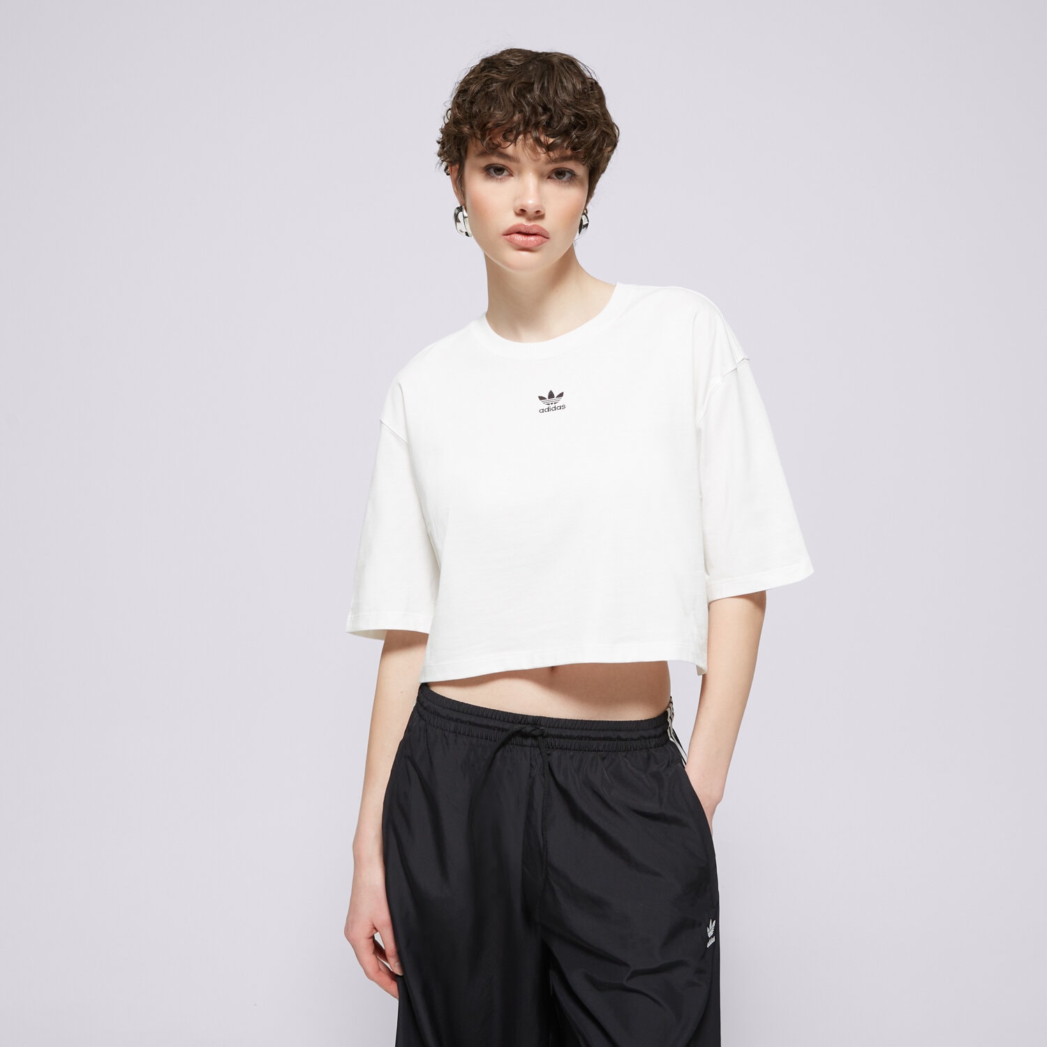 Ženska majica s kratkimi rokavi ADIDAS T-SHIRT ESS CROP TEE JJ3385 bela