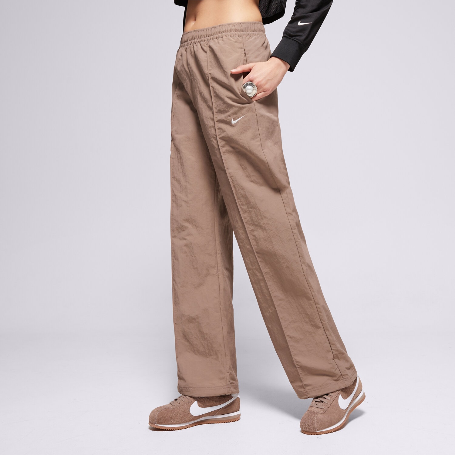 Ženske hlače NIKE HLAČE W NSW TREND WVN MR PANT FQ3588-233 rjava