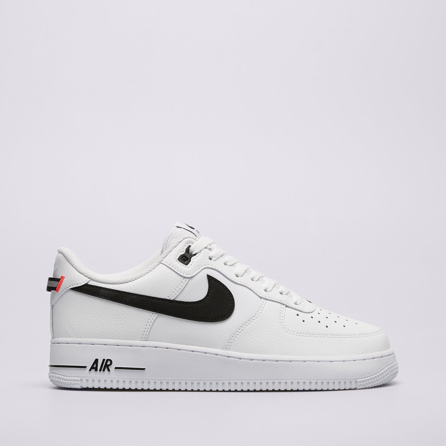 Moški superge NIKE AIR FORCE 1 '07  HV9509-100 bela