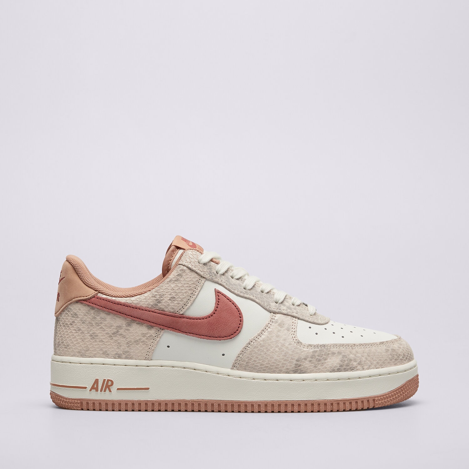Moški superge NIKE AIR FORCE 1 '07 LV8 HF2898-100 bela