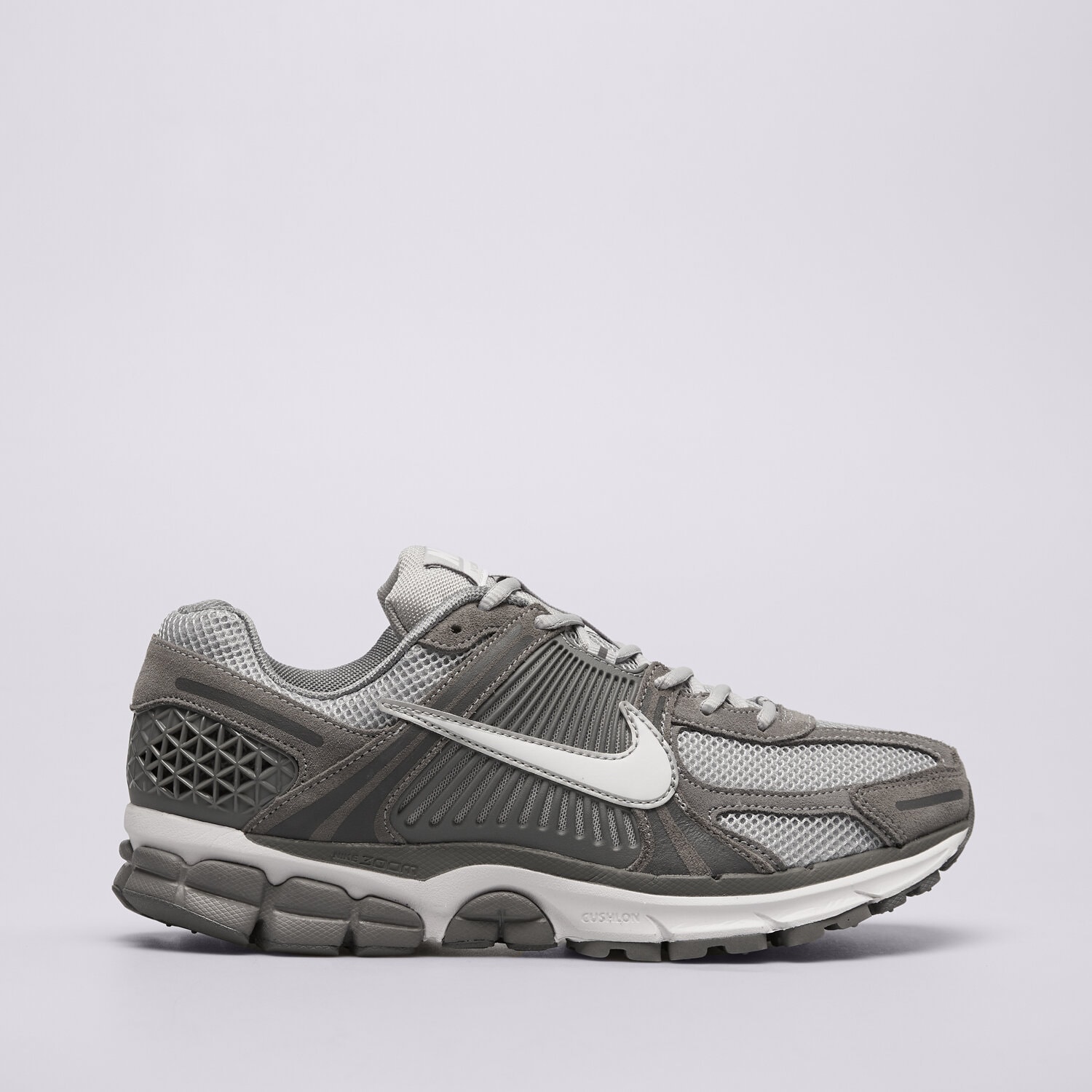 Moški superge NIKE ZOOM VOMERO 5 HF1553-003 siva