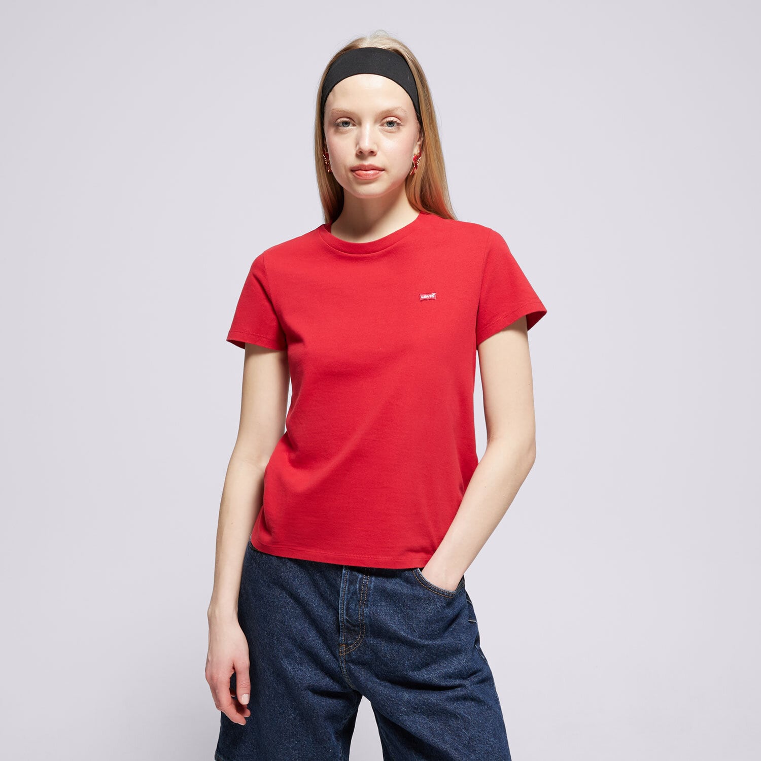 Ženska majica s kratkimi rokavi LEVI'S T-SHIRT PERFECT TEE 39185-0374 rdeča