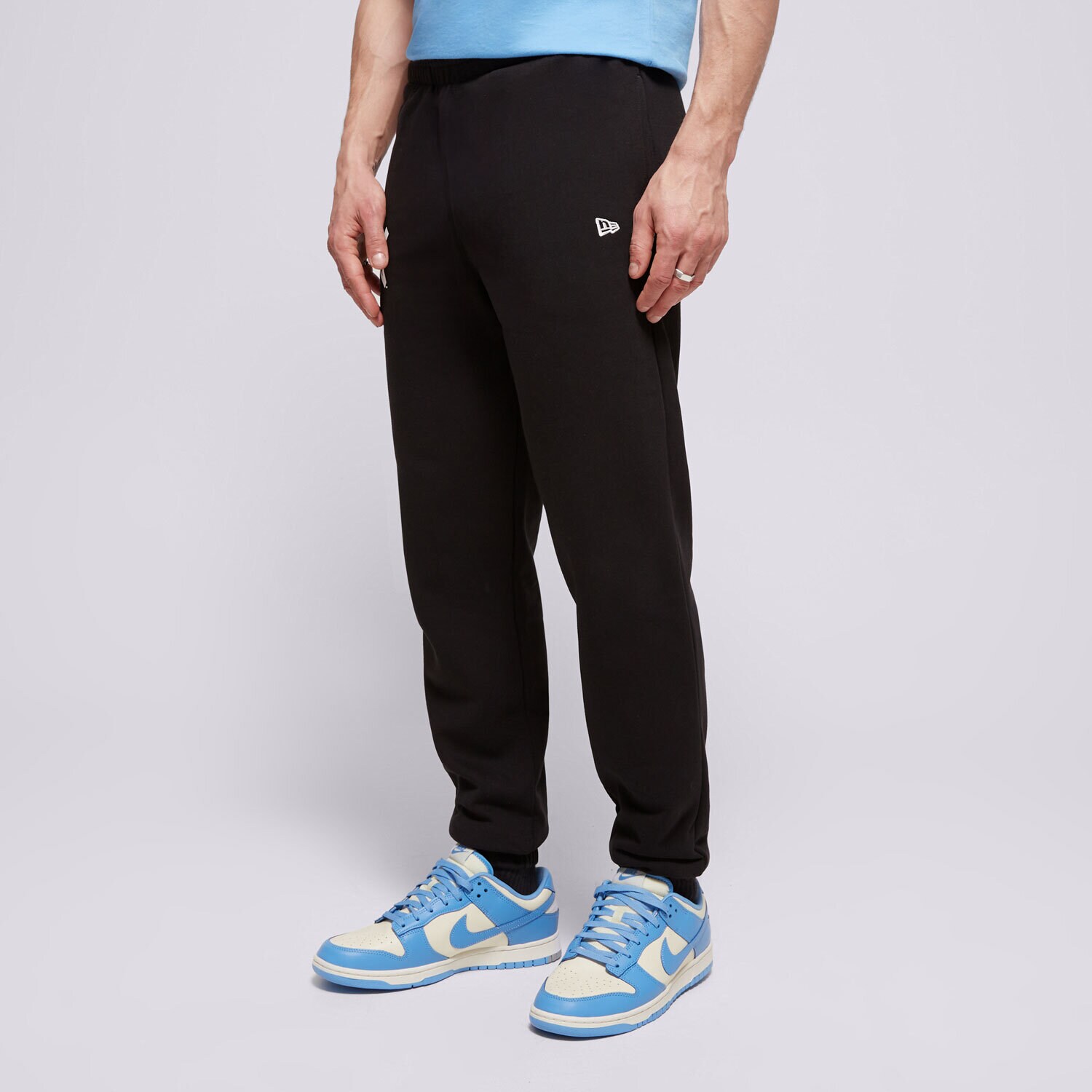 Moški hlače NEW ERA HLAČE MLB ESS JOGGER nyy NEW YORK YANKEES 60416726 črna