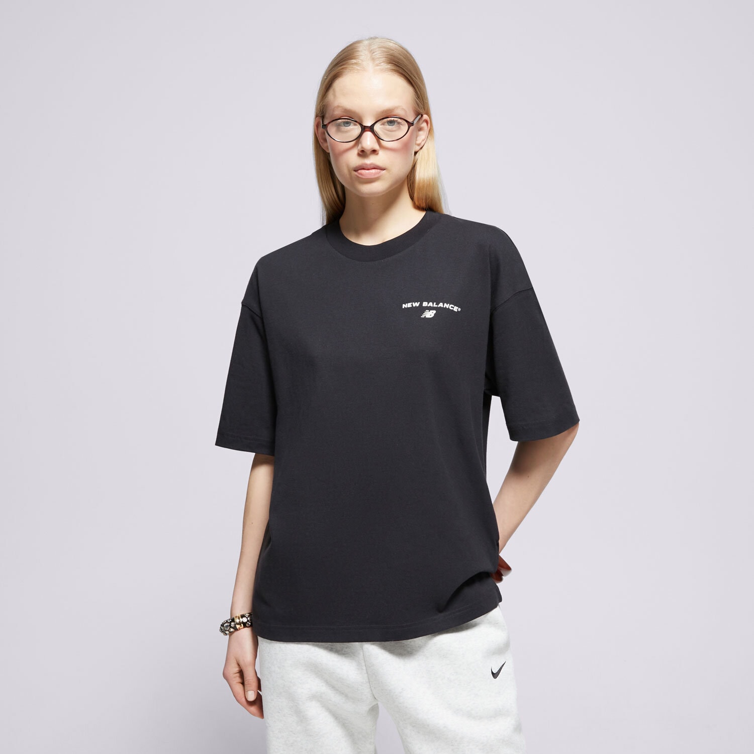 Ženska majica s kratkimi rokavi NEW BALANCE T-SHIRT REIMAGINED OVERSIZED WT51529BK črna