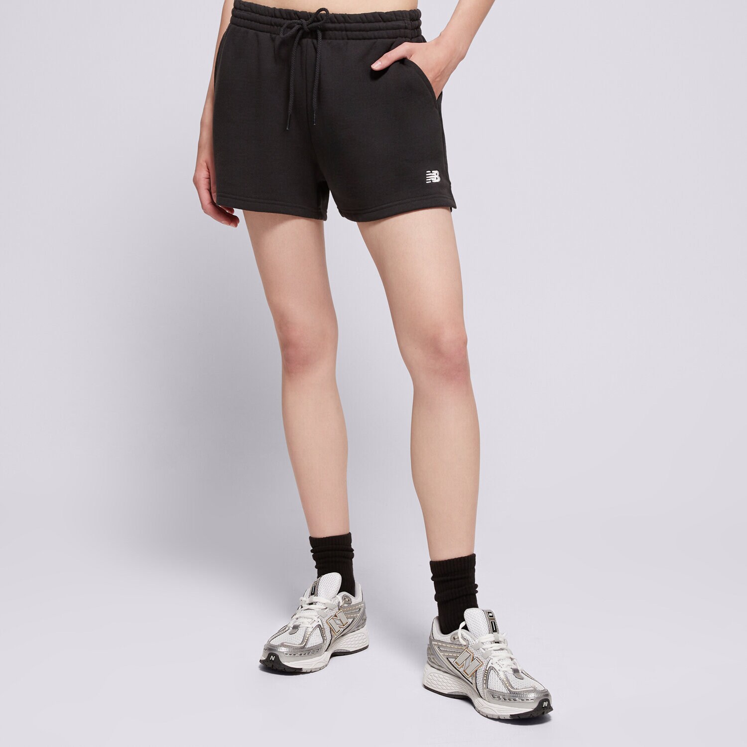Ženske kratke hlače NEW BALANCE KRATKE HLAČE SPORT ESSENTIALS WS41500BK črna