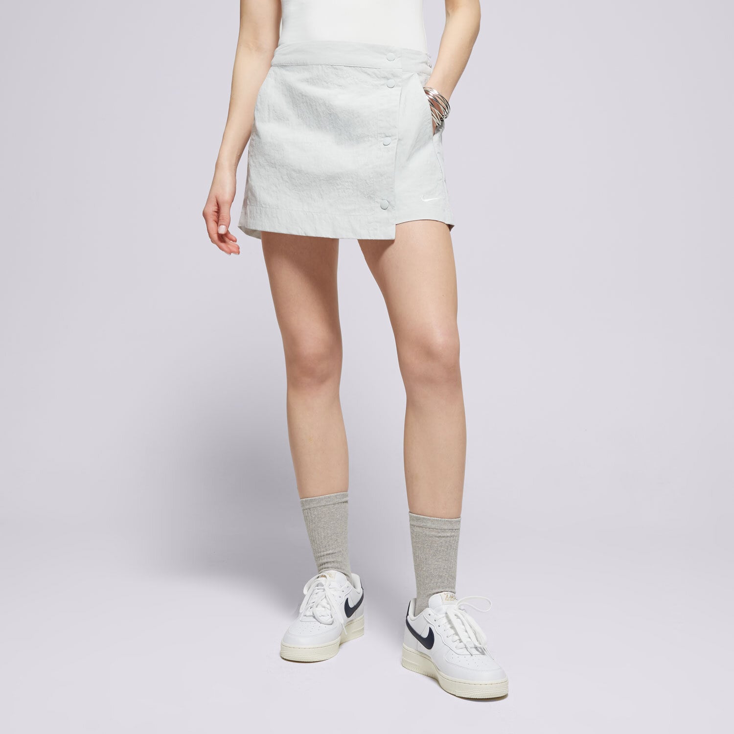 Ženske kratke hlače NIKE KRATKE HLAČE W NSW ESSNTL WVN MR 3" SKORT HM6979-034 siva