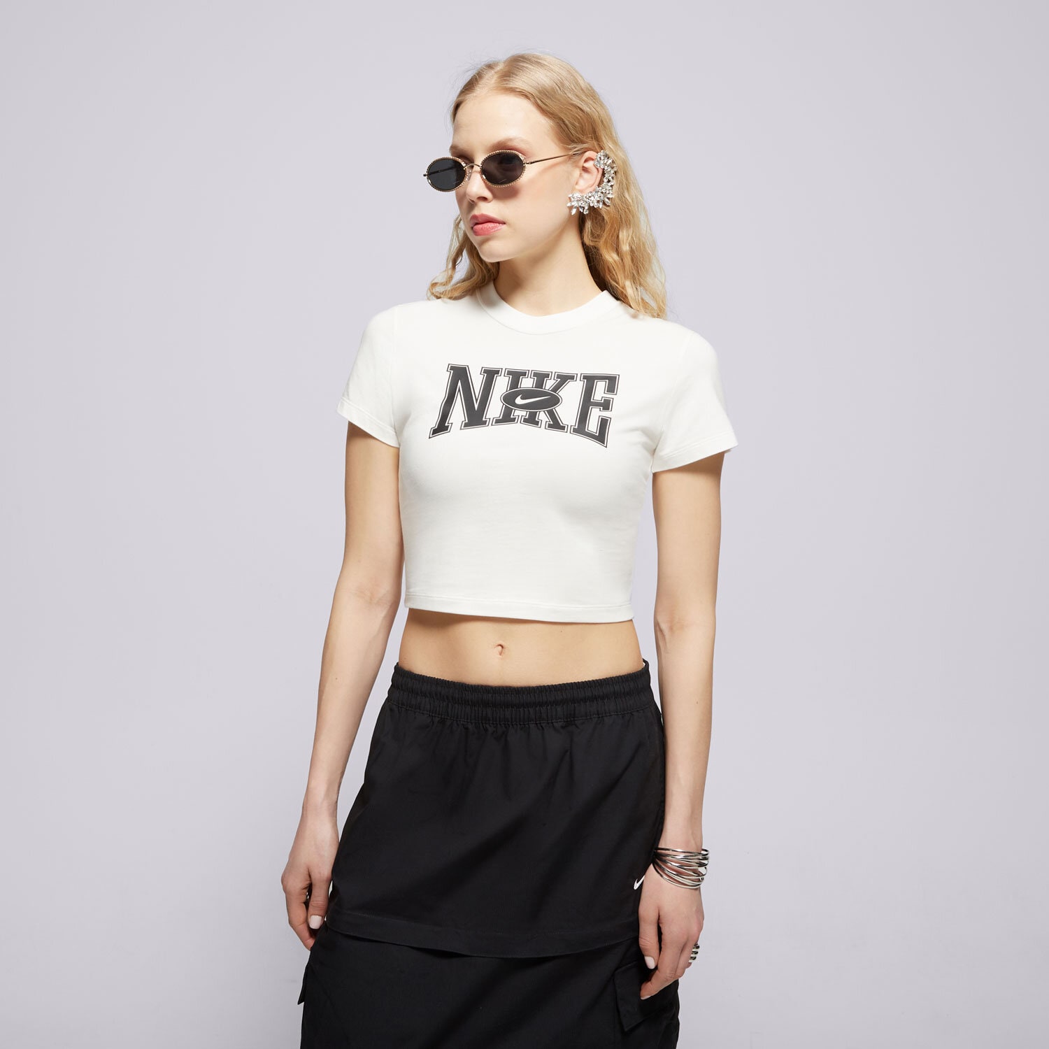 Ženska majica s kratkimi rokavi NIKE T-SHIRT W NSW SLIM CROP TEE STREET HQ1709-133 kremna barva