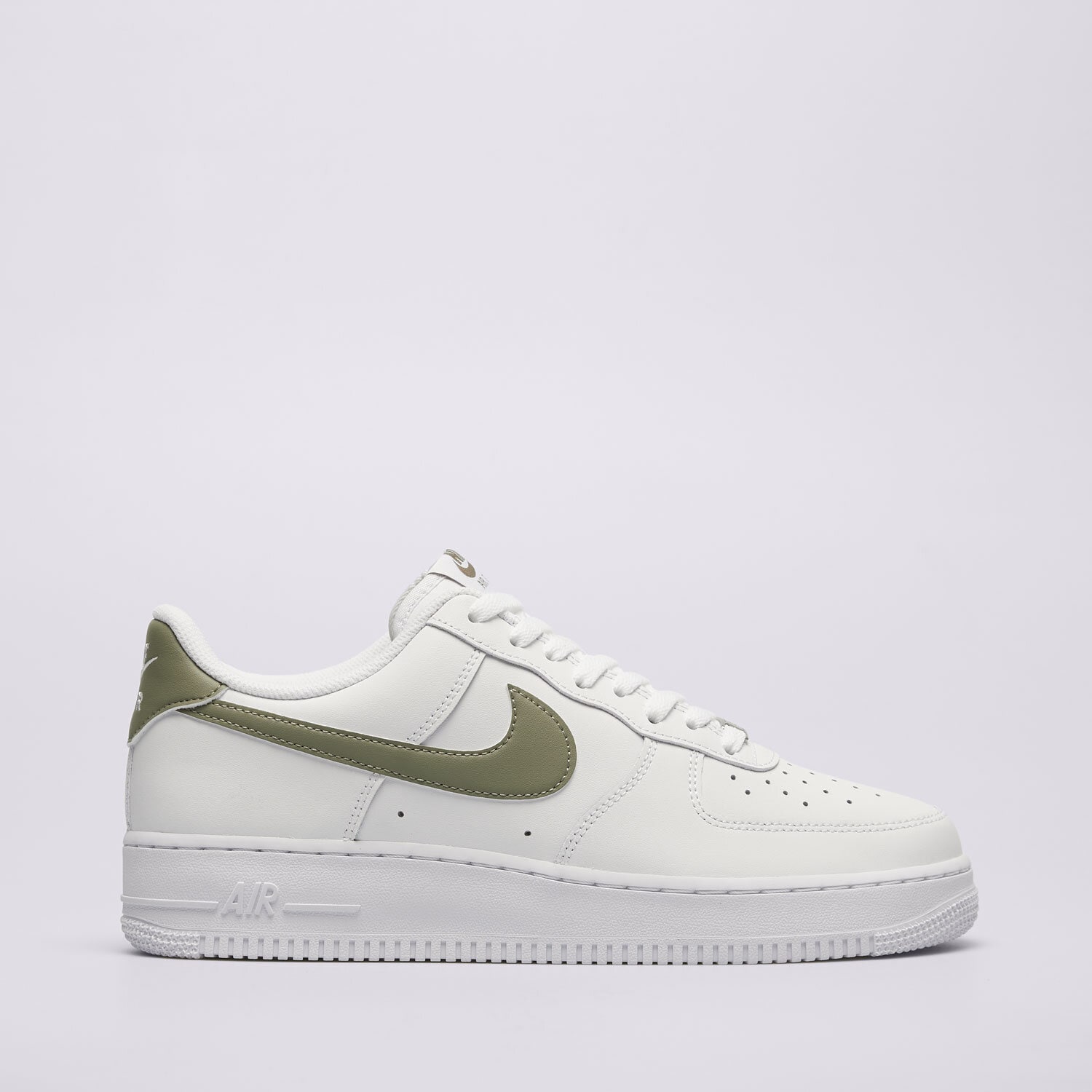 Moški superge NIKE AIR FORCE 1 '07  FJ4146-116 bela